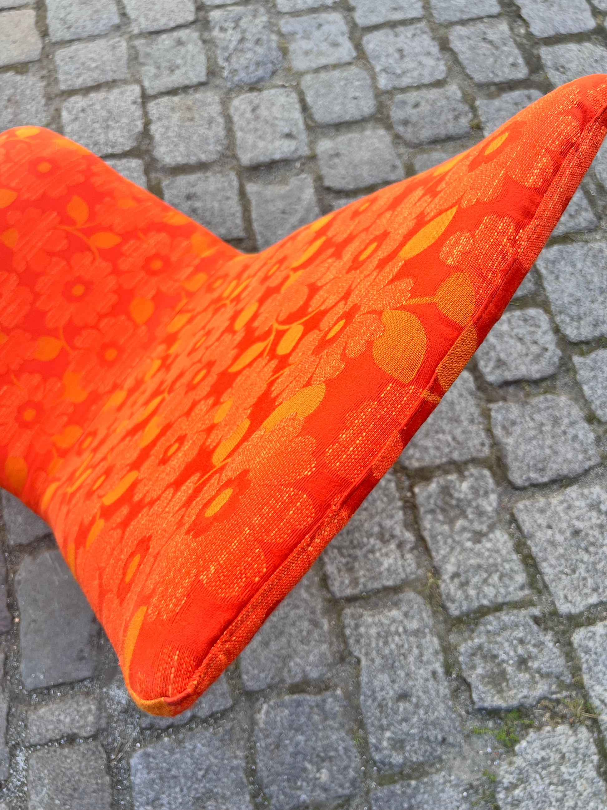 Sessel mit Tulpenfuß orange creme 70er