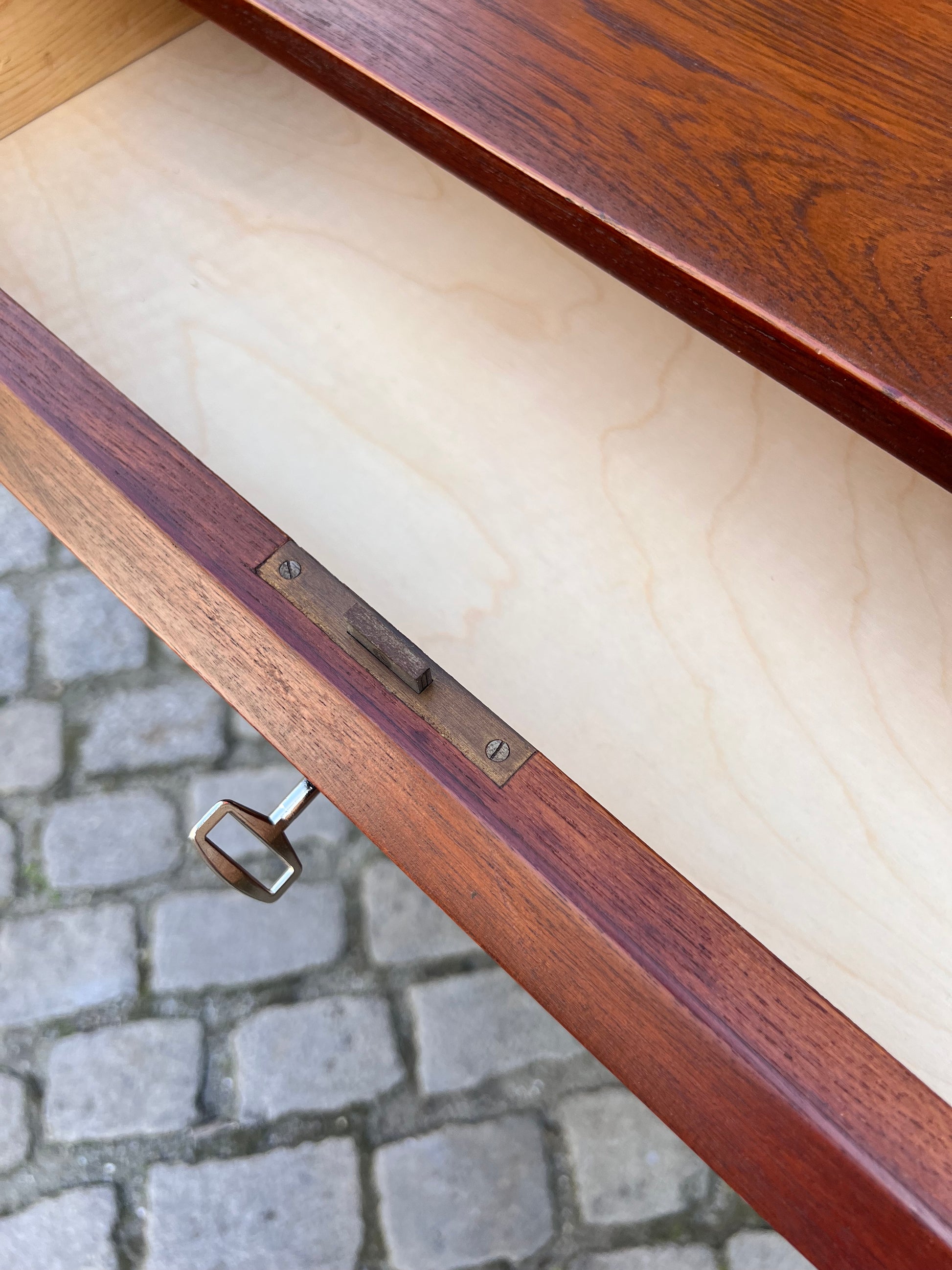 Kommode Teak mit Schloss aus Dänemark