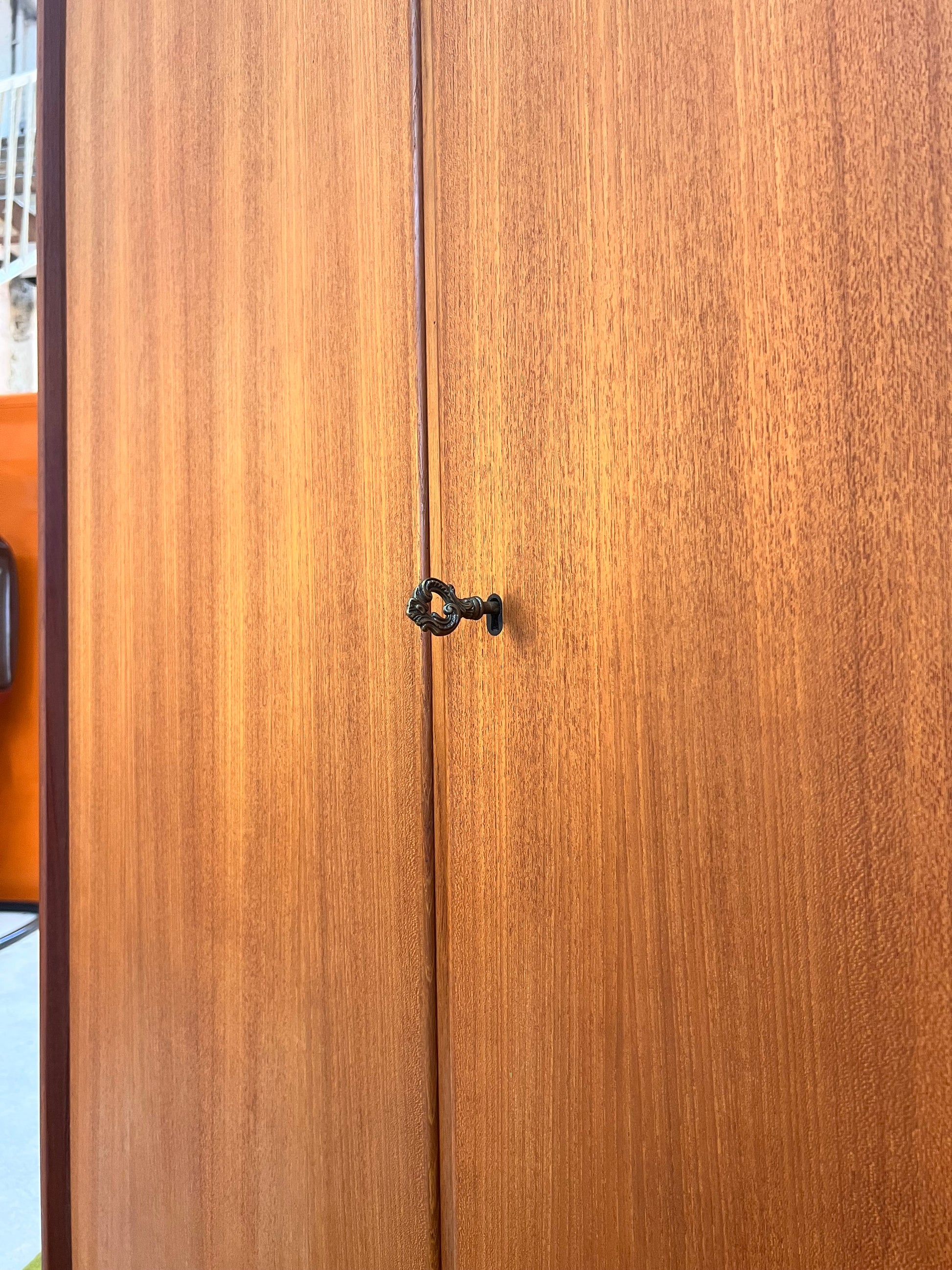 Großer Kleiderschrank Teak von Einrichtungshaus Steguweit & Sohn
