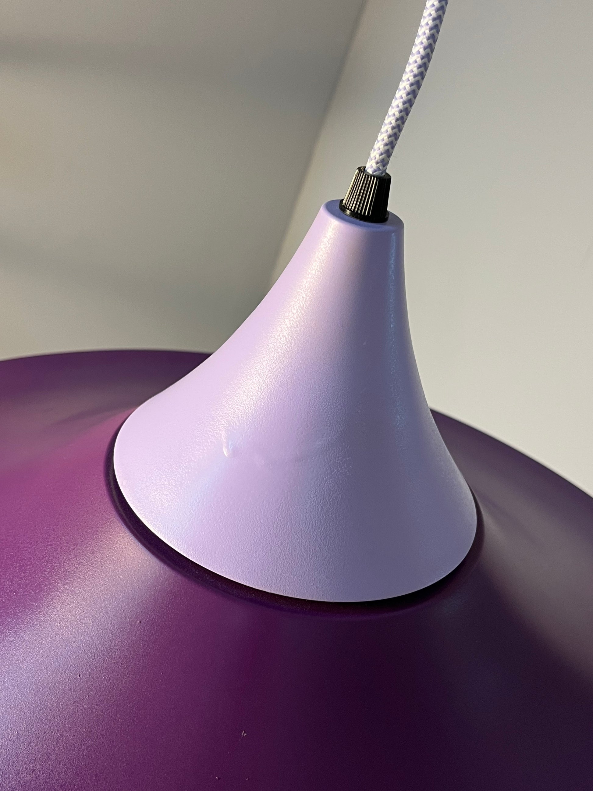 Trichterlampe lila flieder neu lackiert aus Dänemark