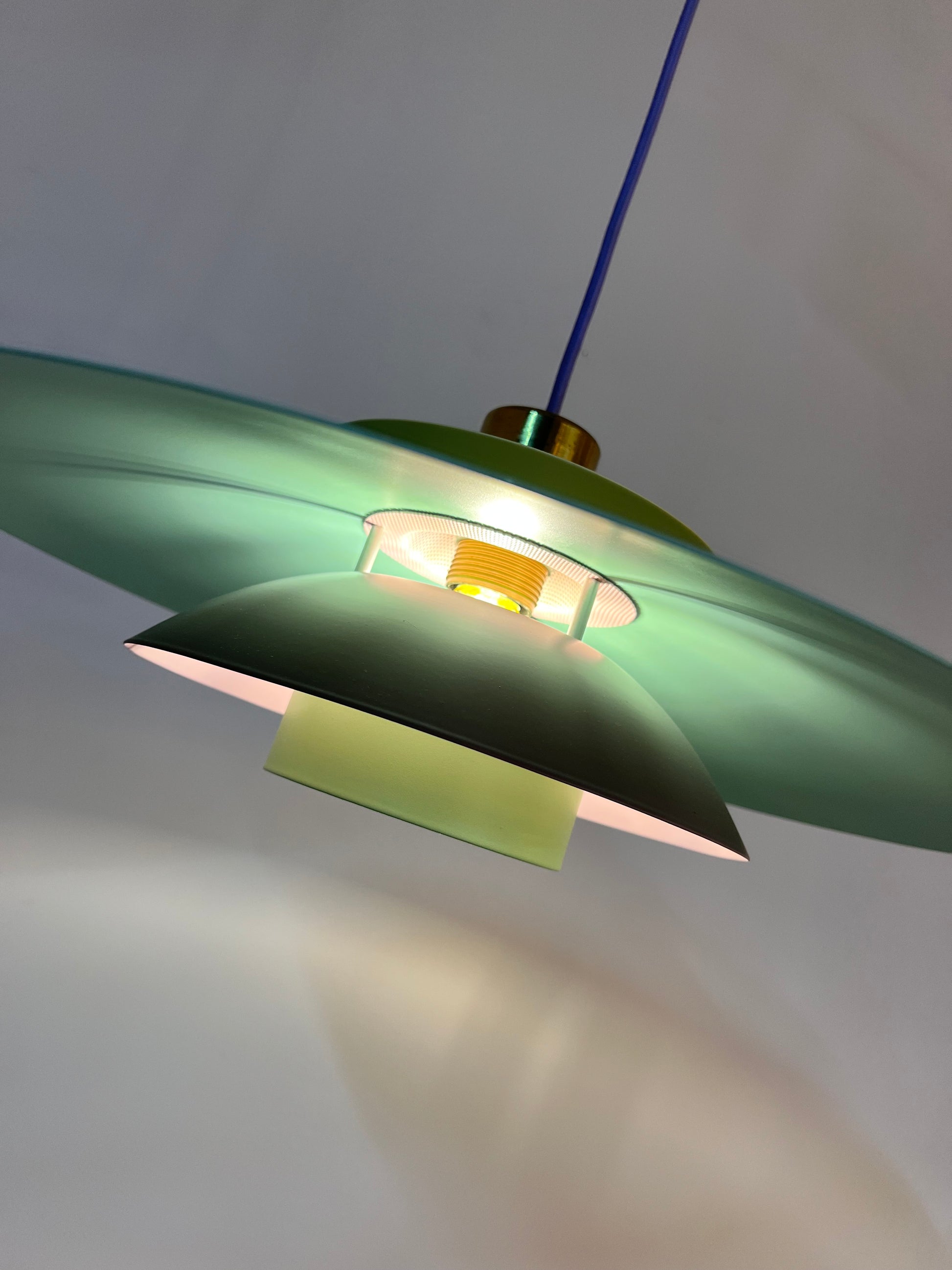 Lamellenlampe neu lackiert, Dänemark