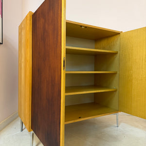 Schrank Typ 430 mit dunkler Front & neuen Chromfüßen von Joachim Nebelung für Hellerau