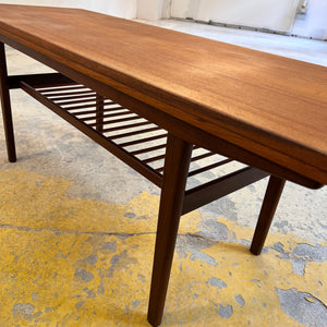 Ausziehbarer Couchtisch Teak mit Ablage