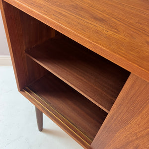 Kommode mit Schiebetüren Teak