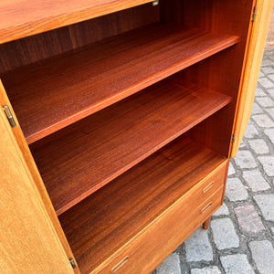 Schrank Eiche mit Türen und Schubladen aus Dänemark