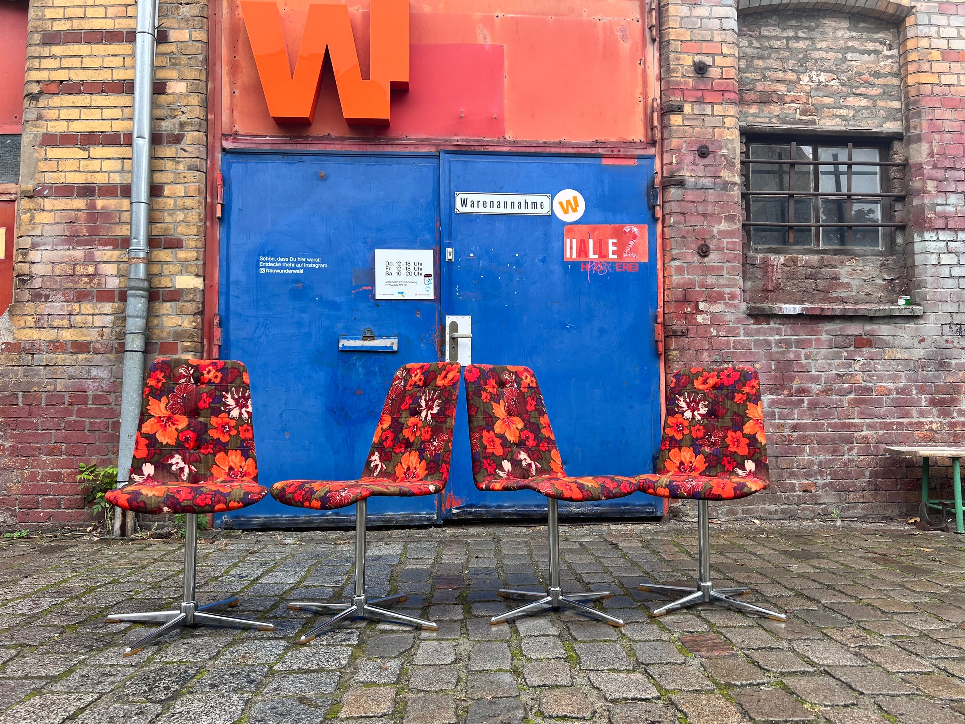 Set: 4x Drehstuhl rot floral von EKA Wohnmöbel