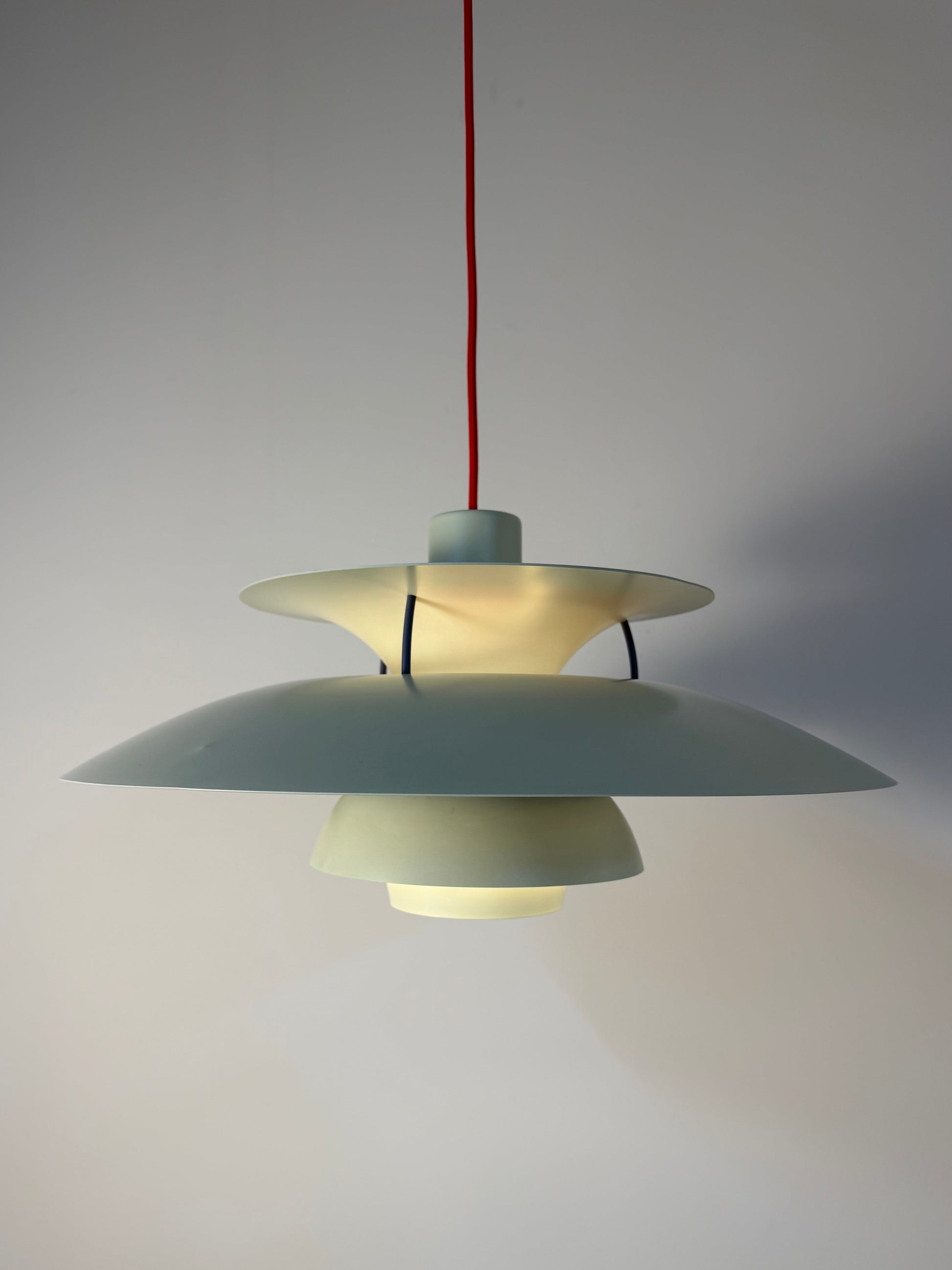 Lamellenlampe PH5 weiß von Poul Henningsen für Louis Poulsen