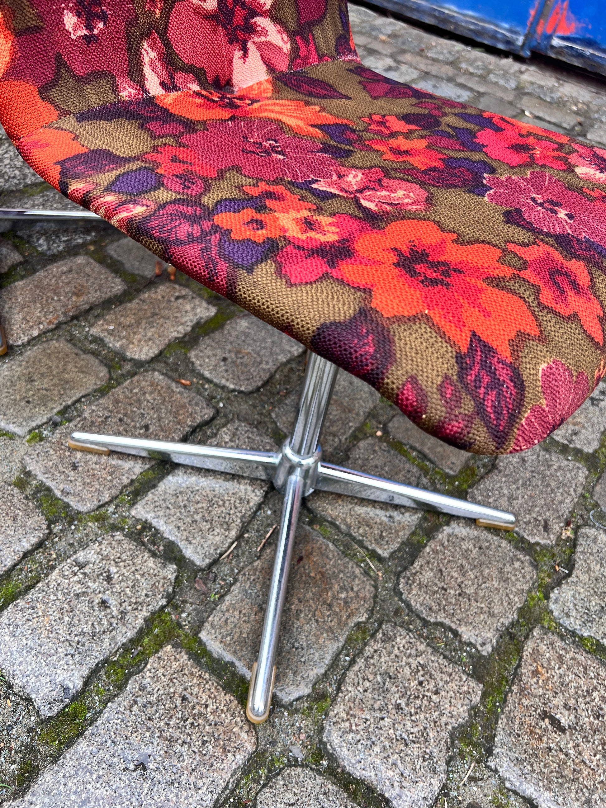 Set: 2x Drehstuhl rot floral von EKA Wohnmöbel