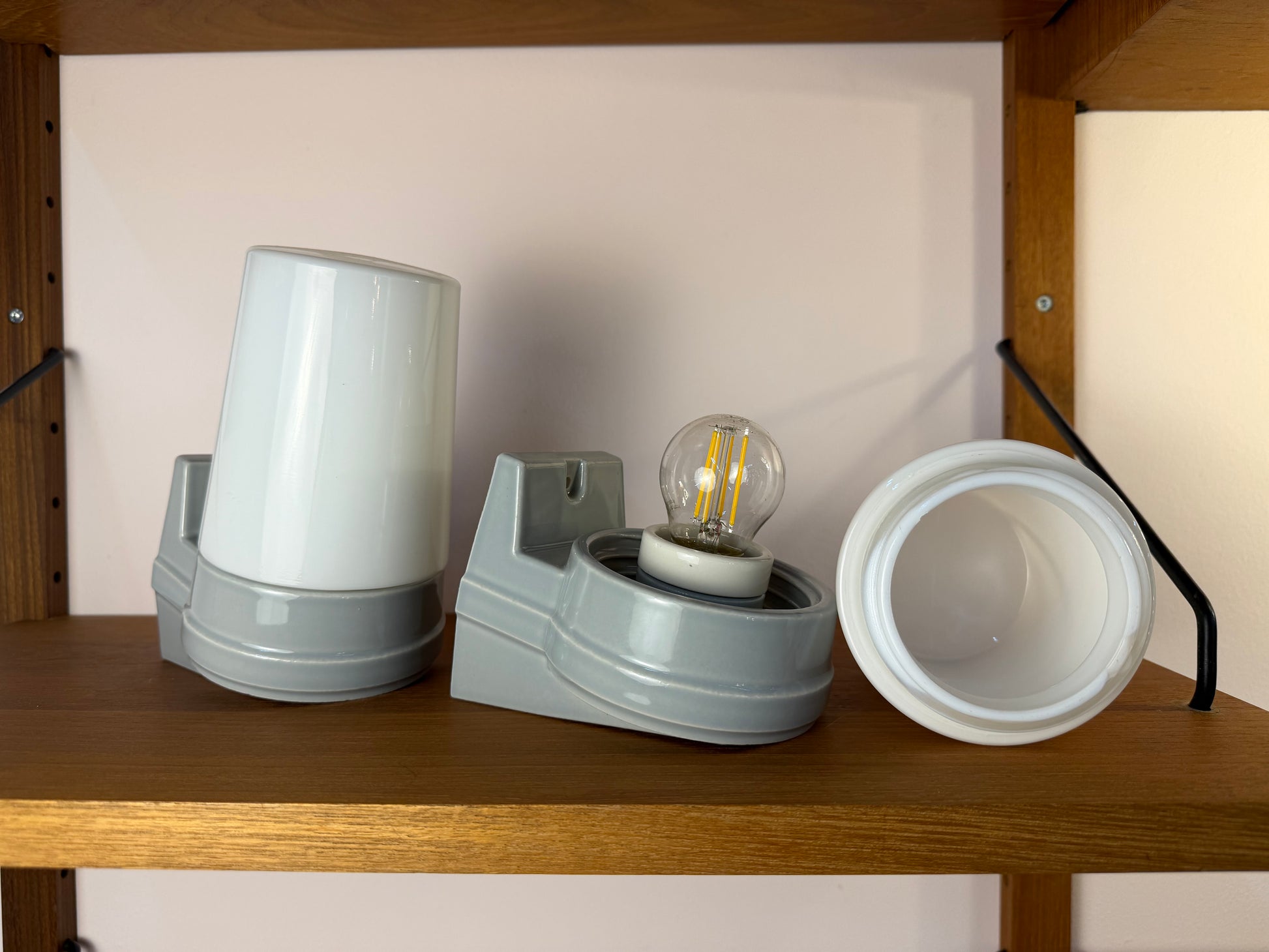 Set: 2x Wandlampe Modell 6070 weiß Sigvard Bernadotte für Ifö