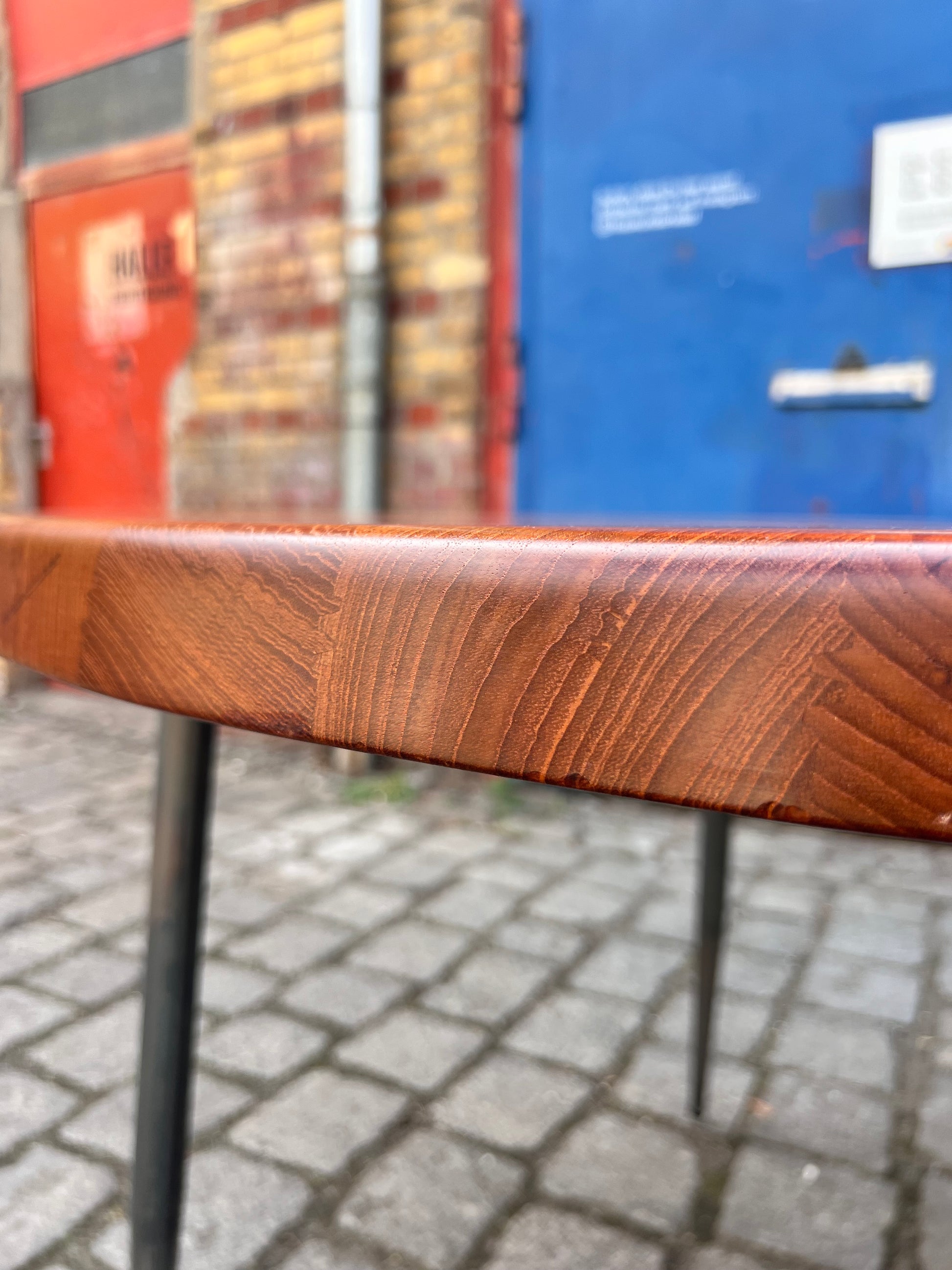Esstisch Niels Bach mit Füßen von Natural Goods Berlin