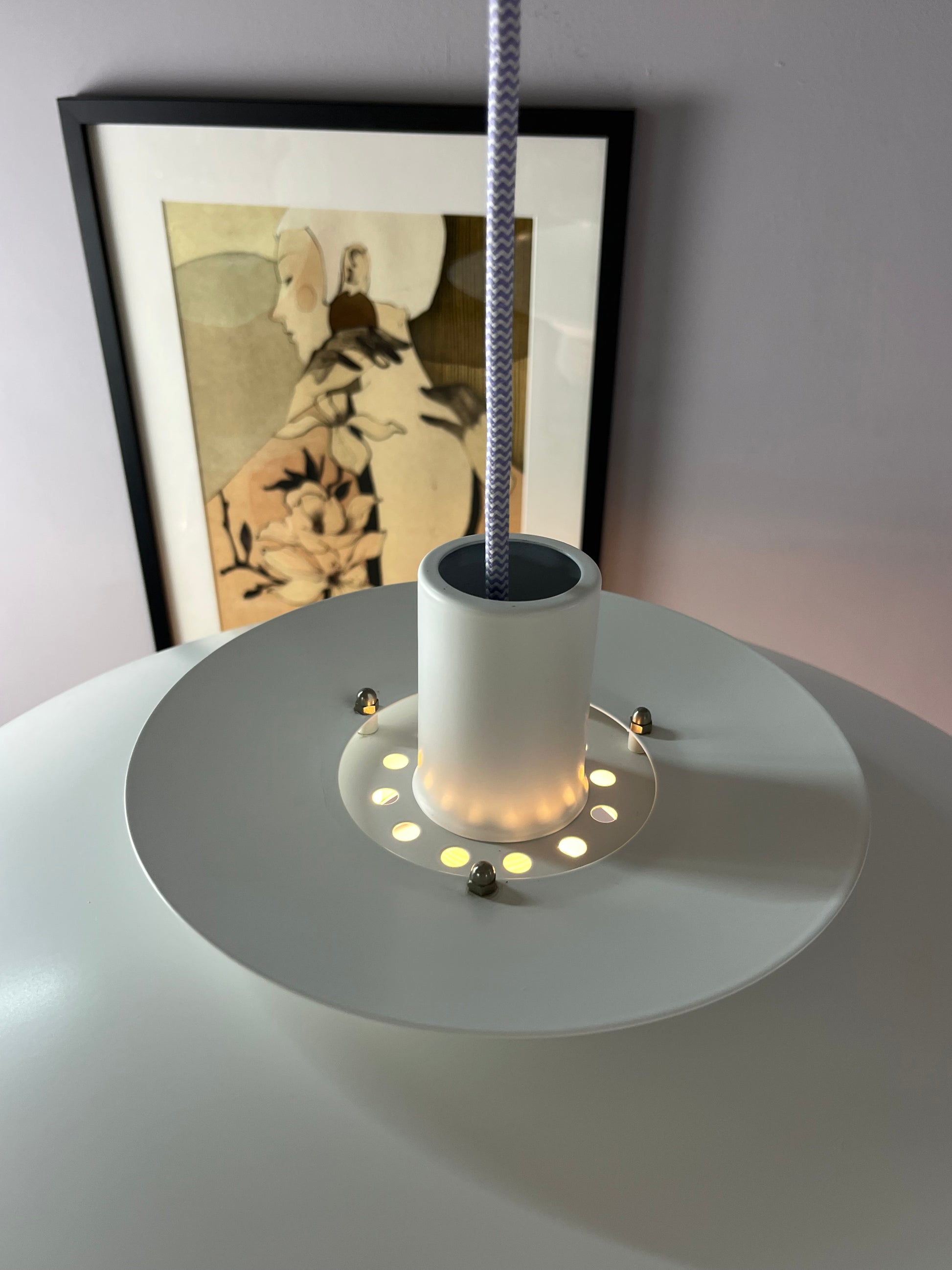 Lamellenlampe weiß lila von Formlight