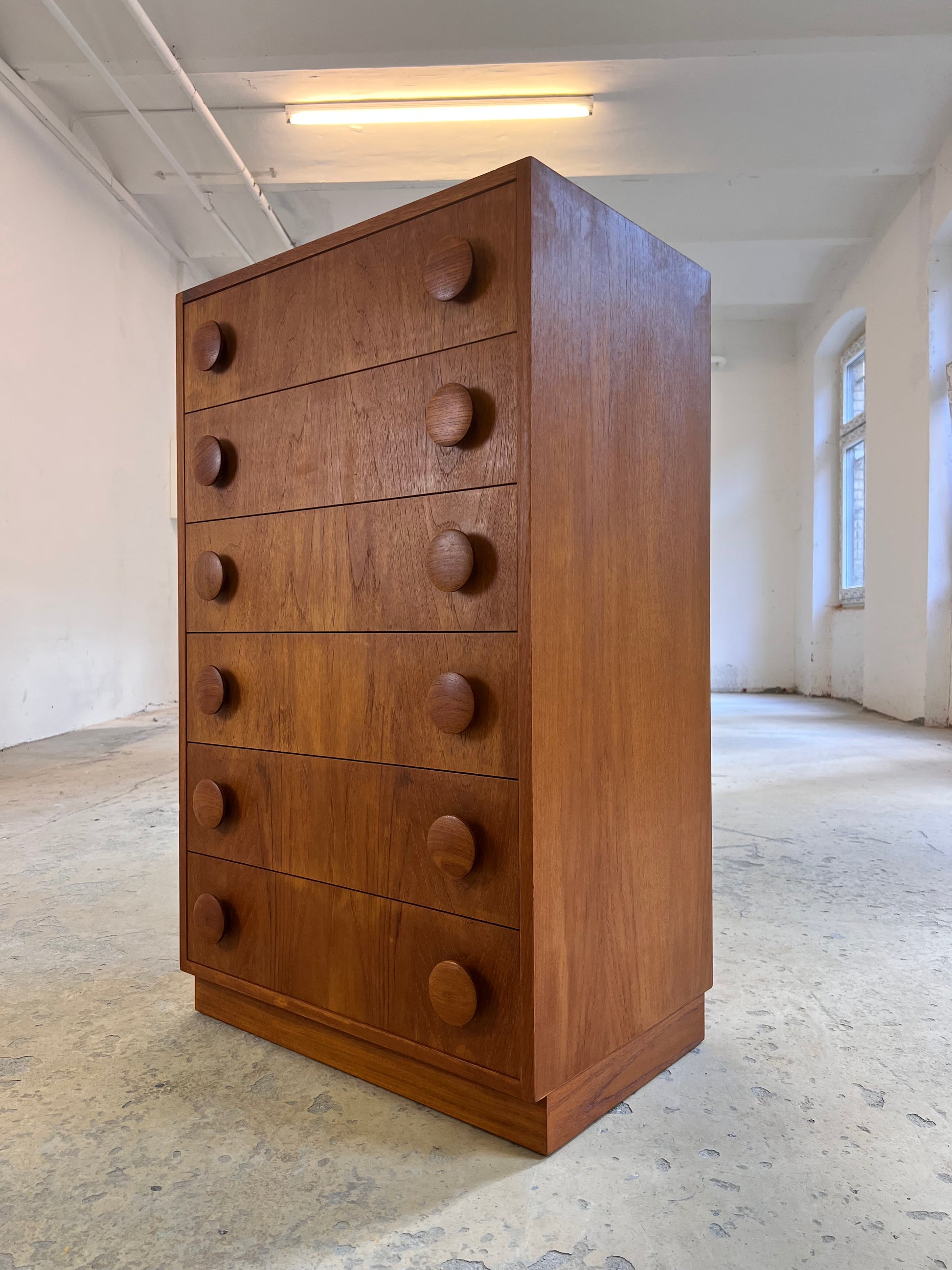 Kommode Teak mit runden Griffen aus Dänemark