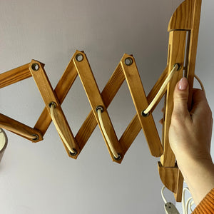 Scherenlampe beige Holz von Le Klint