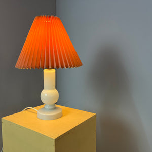 Tischlampe weiß Glas mit rosa Schirm