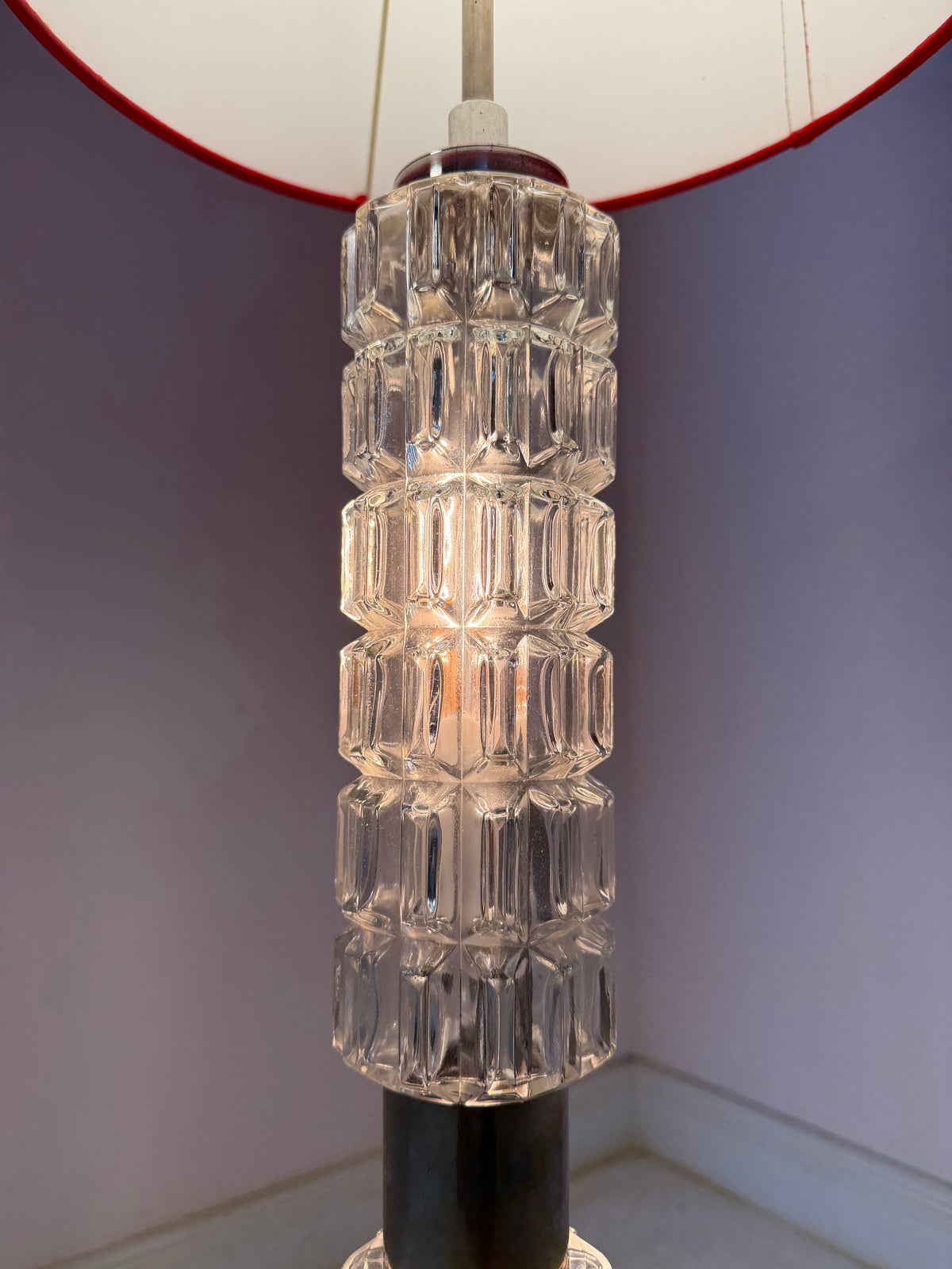 Stehlampe rot Glas Chrom von Fischer Leuchten