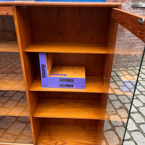 Vitrine Teak mit Hairpin Legs