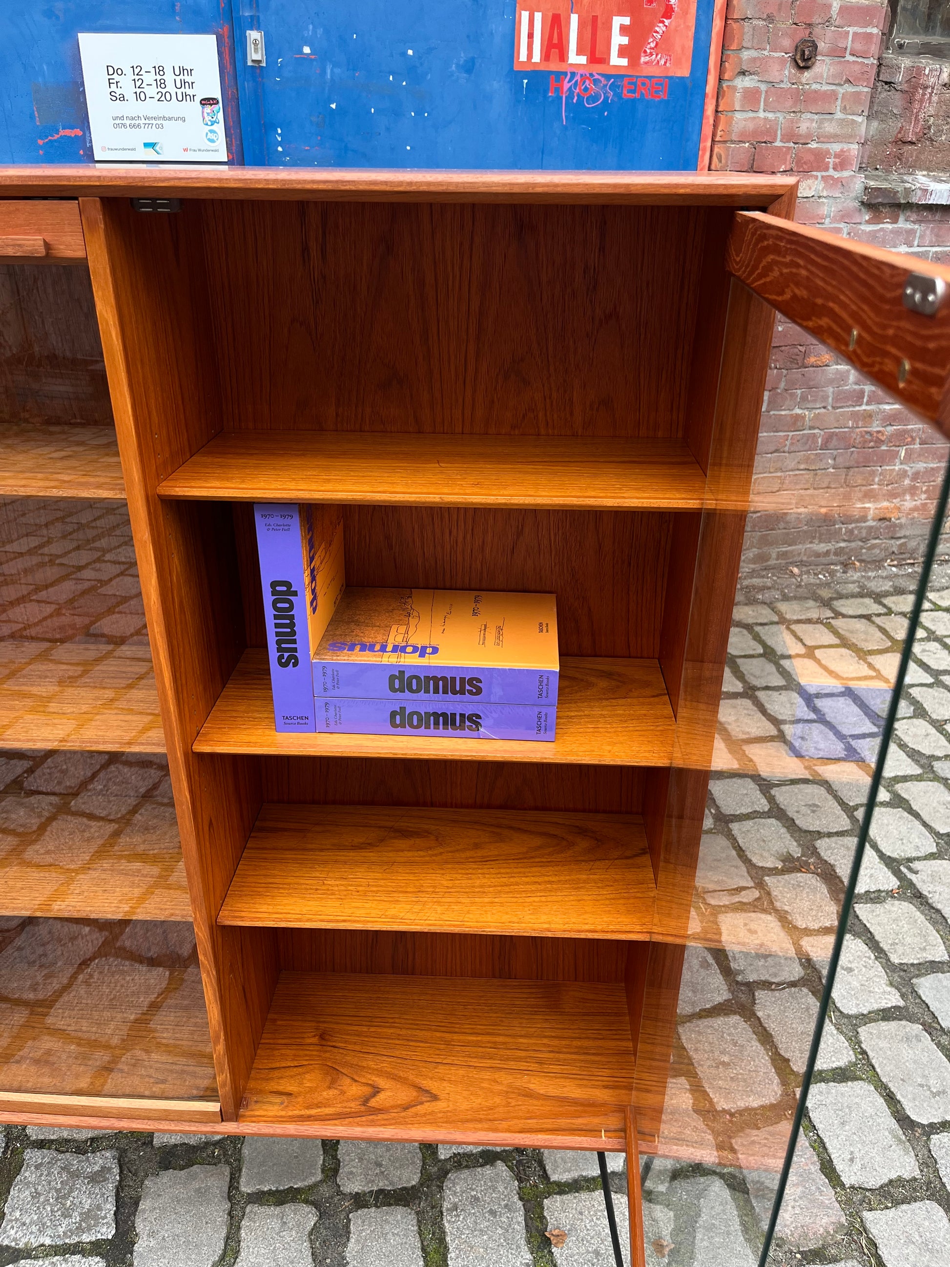 Vitrine Teak mit Hairpin Legs