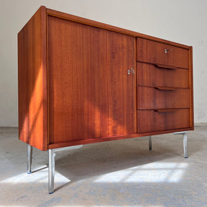 Kommode Teak mit neuen Chromfüßen von Werner Ortlepp