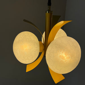 Hängelampe gelb weiß von Richard Essig