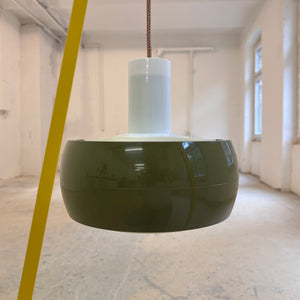Hängelampe olivgrün Kunststoff aus Dänemark