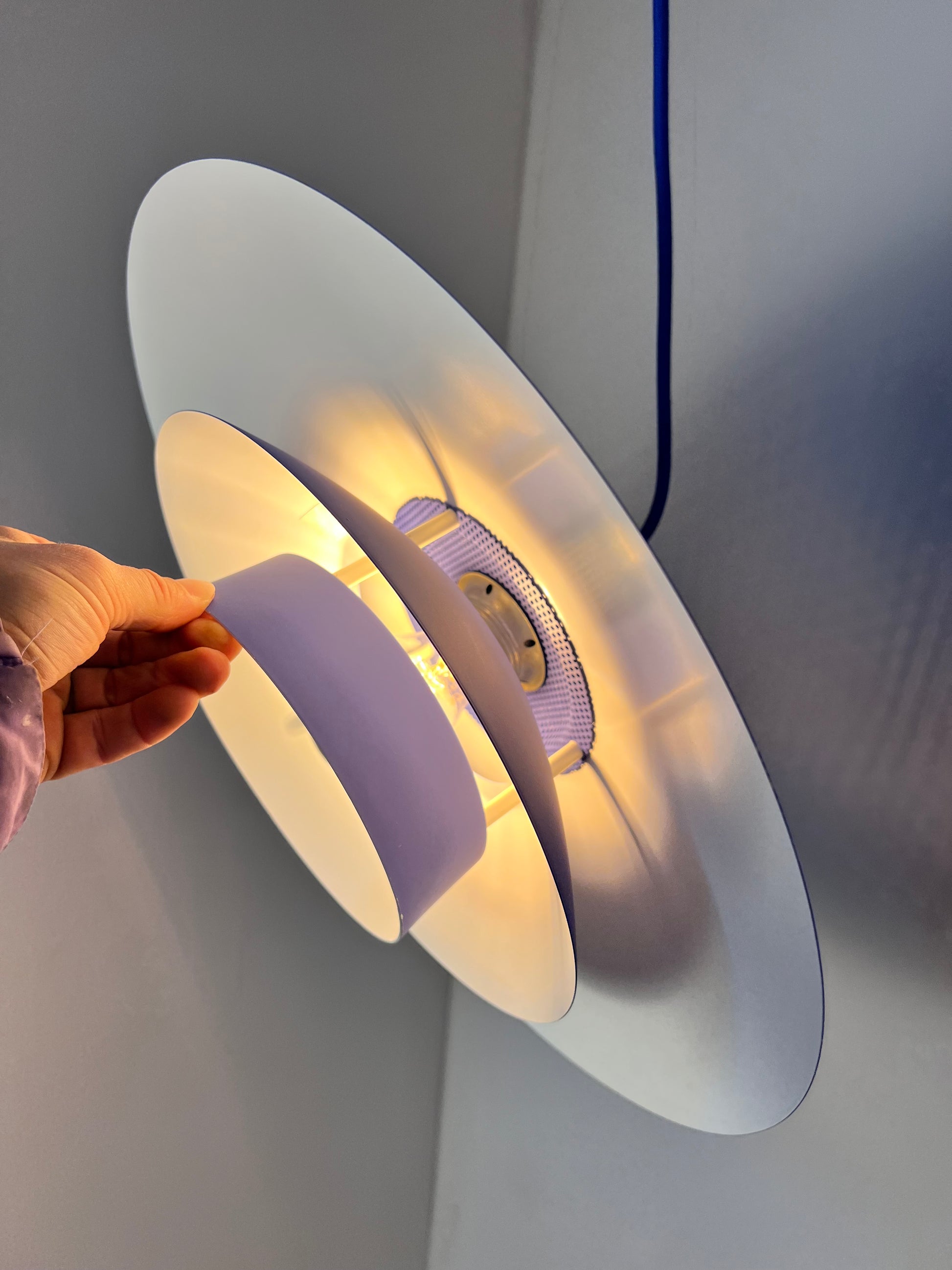 Lamellenlampe Donau blau von JEKA