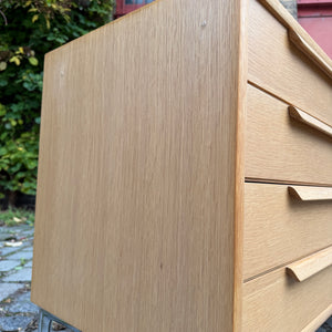 Kommode Eiche mit neuen Chromfüßen von WK Möbel