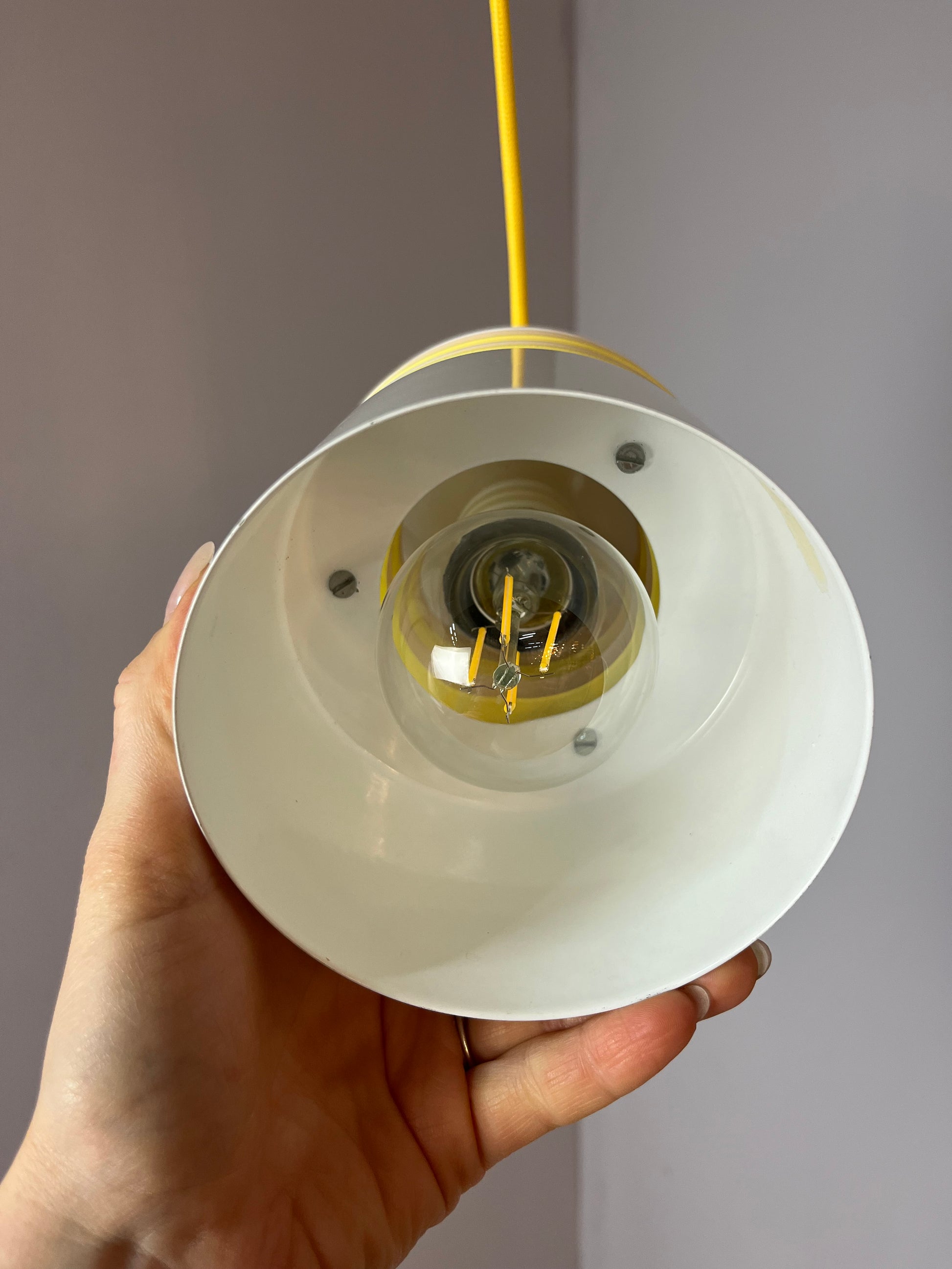 Hängelampe neu lackiert weiß gelb