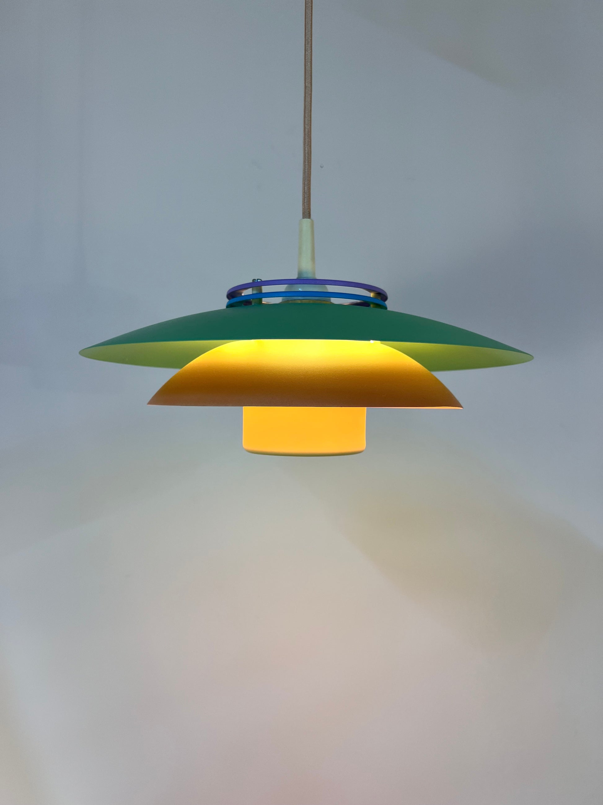 Lamellenlampe neu lackiert, Dänemark