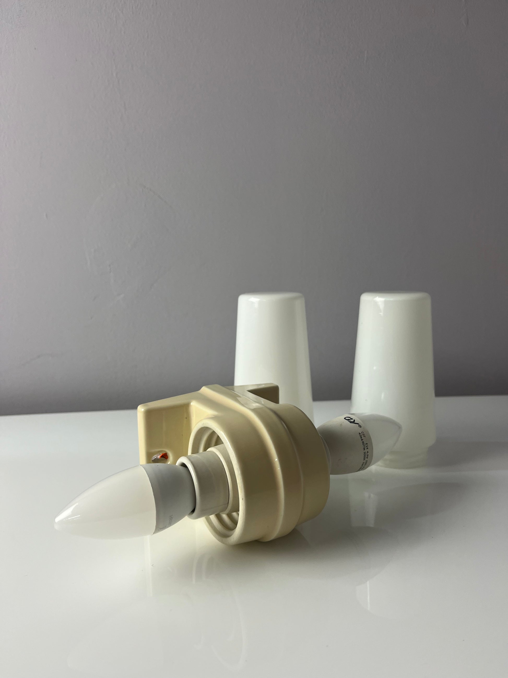 Wandlampe Modell 6060 creme von Sigvard Bernadotte für Ifö