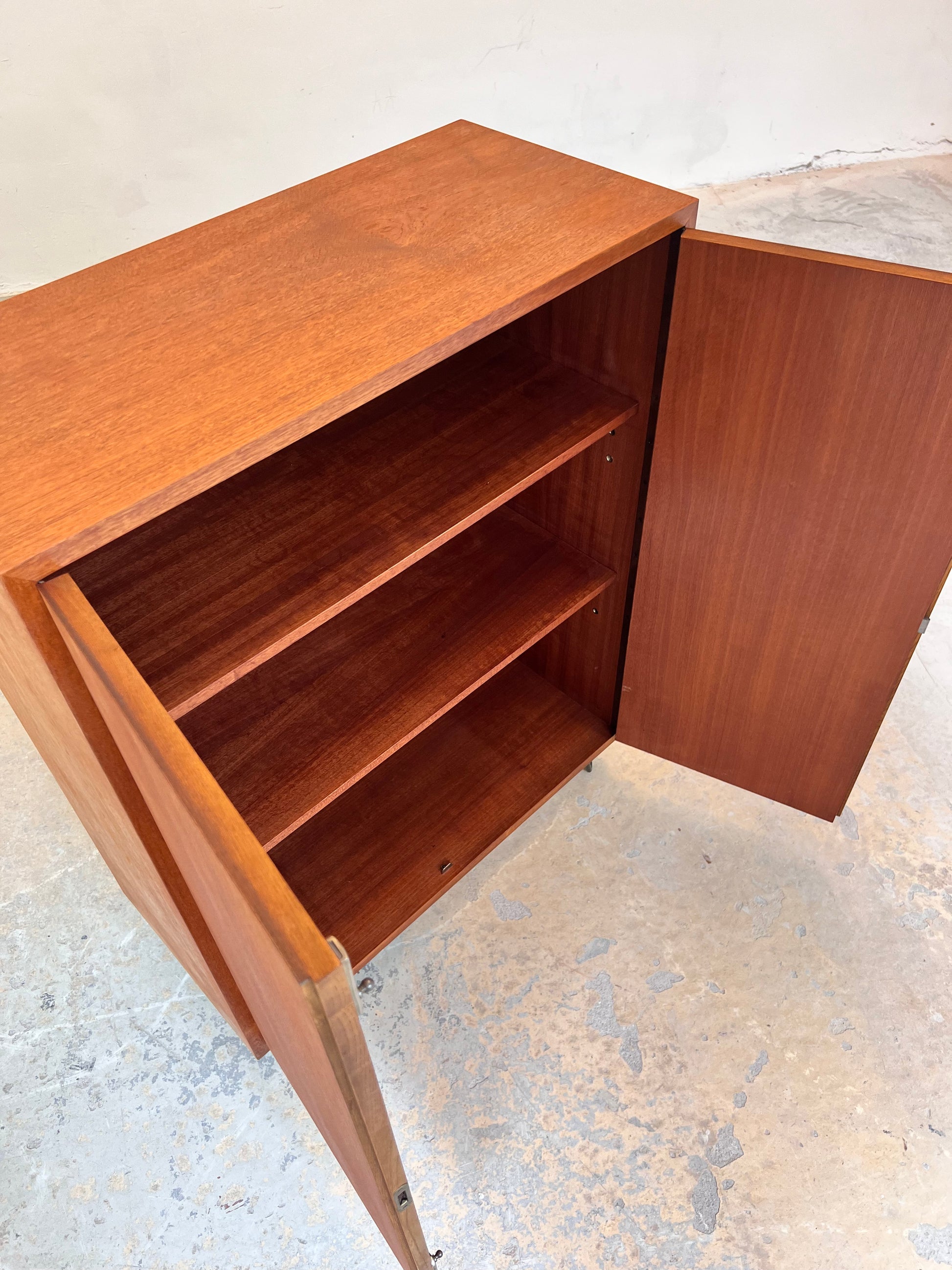 Schrank Teak von IDEE Möbel