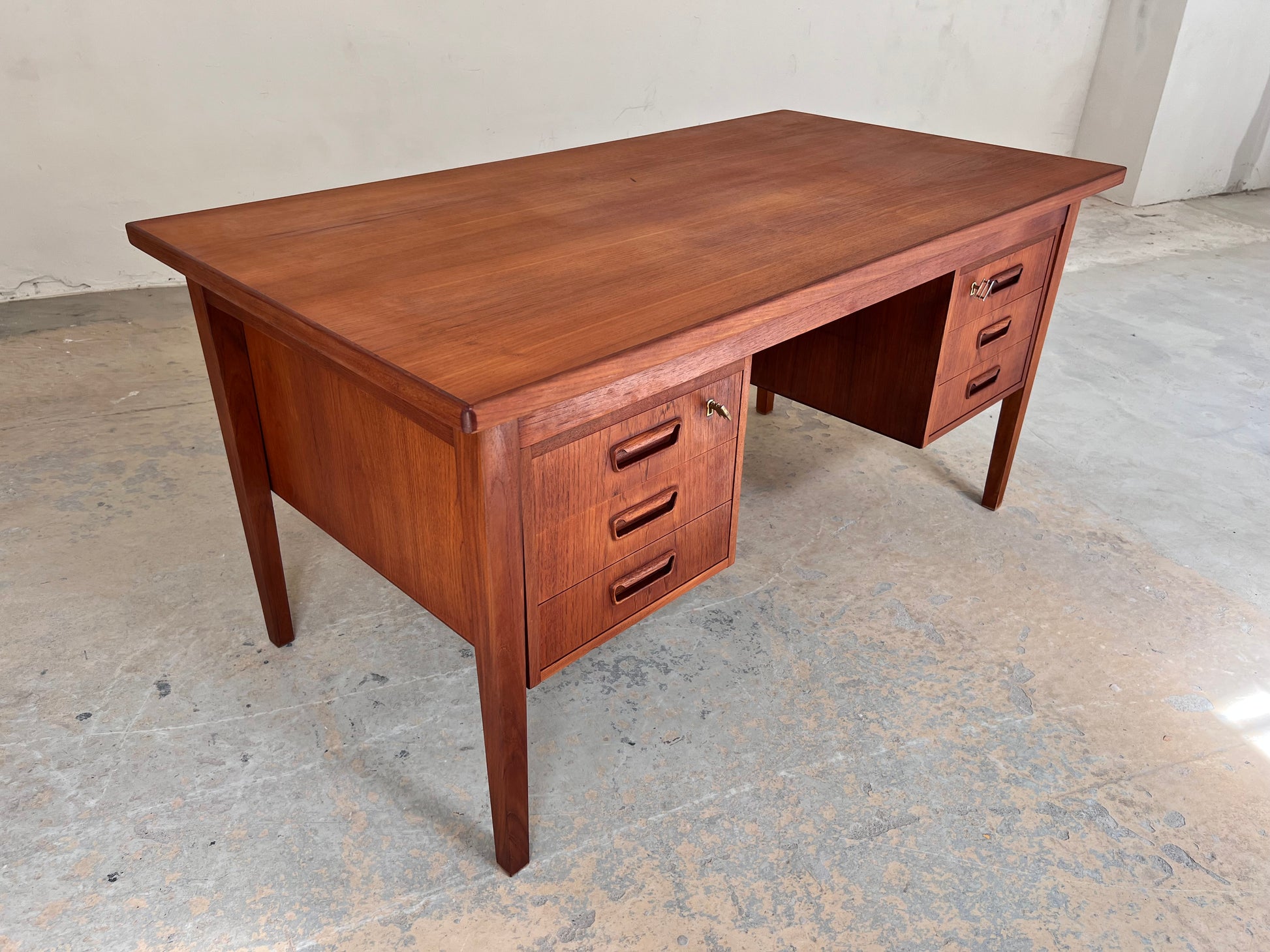 Freistehender Schreibtisch Teak aus Dänemark Sigh & Søns Møbler