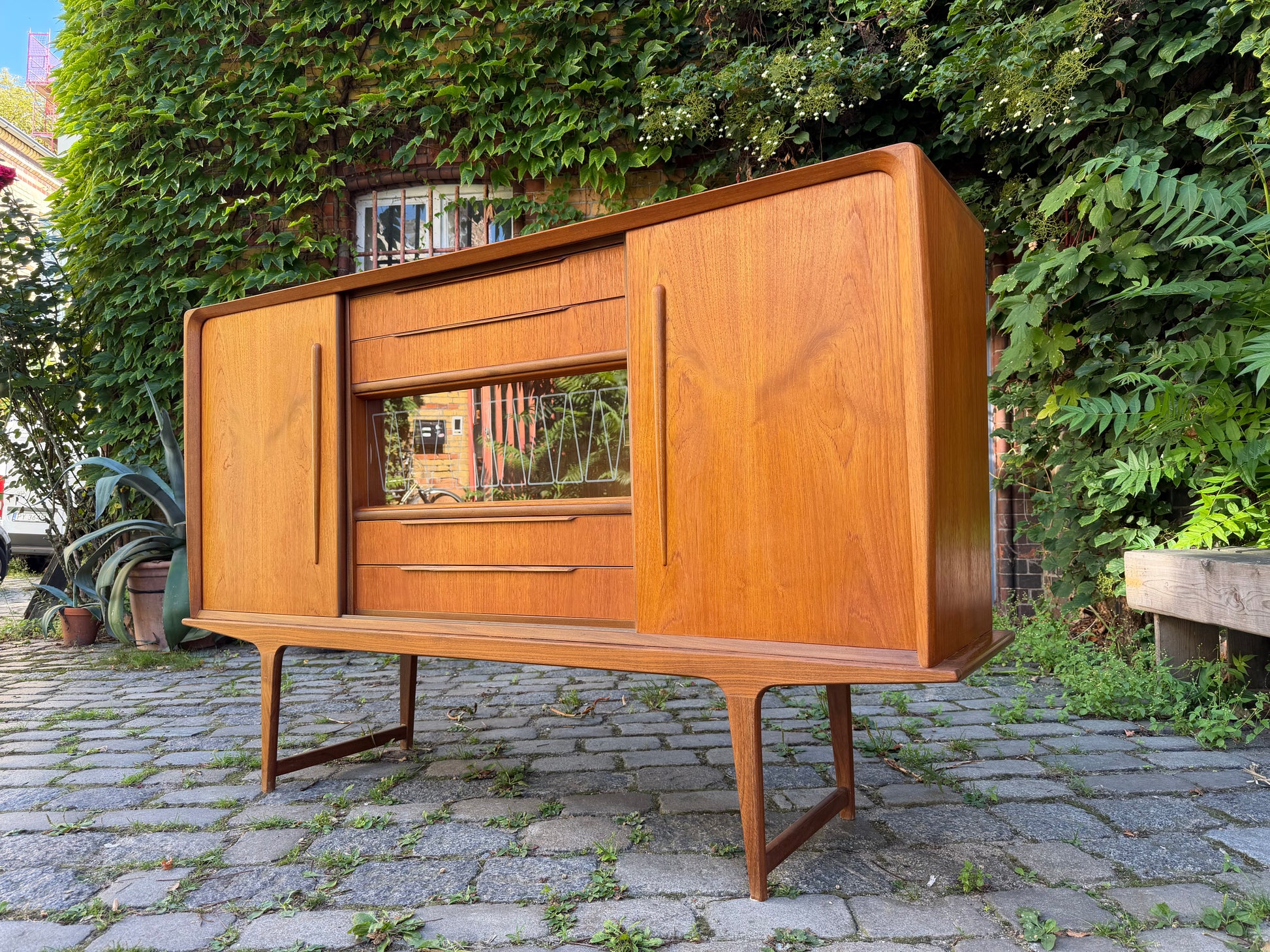 Highboard Teak mit Vitrine & Minibar aus Dänemark