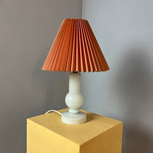 Tischlampe weiß Glas mit rosa Schirm