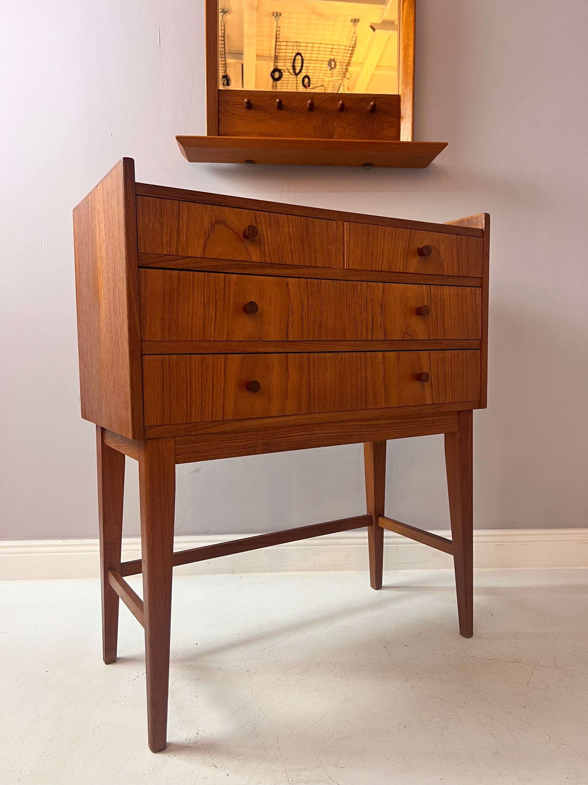 Set: Kommode mit Spiegel Teak
