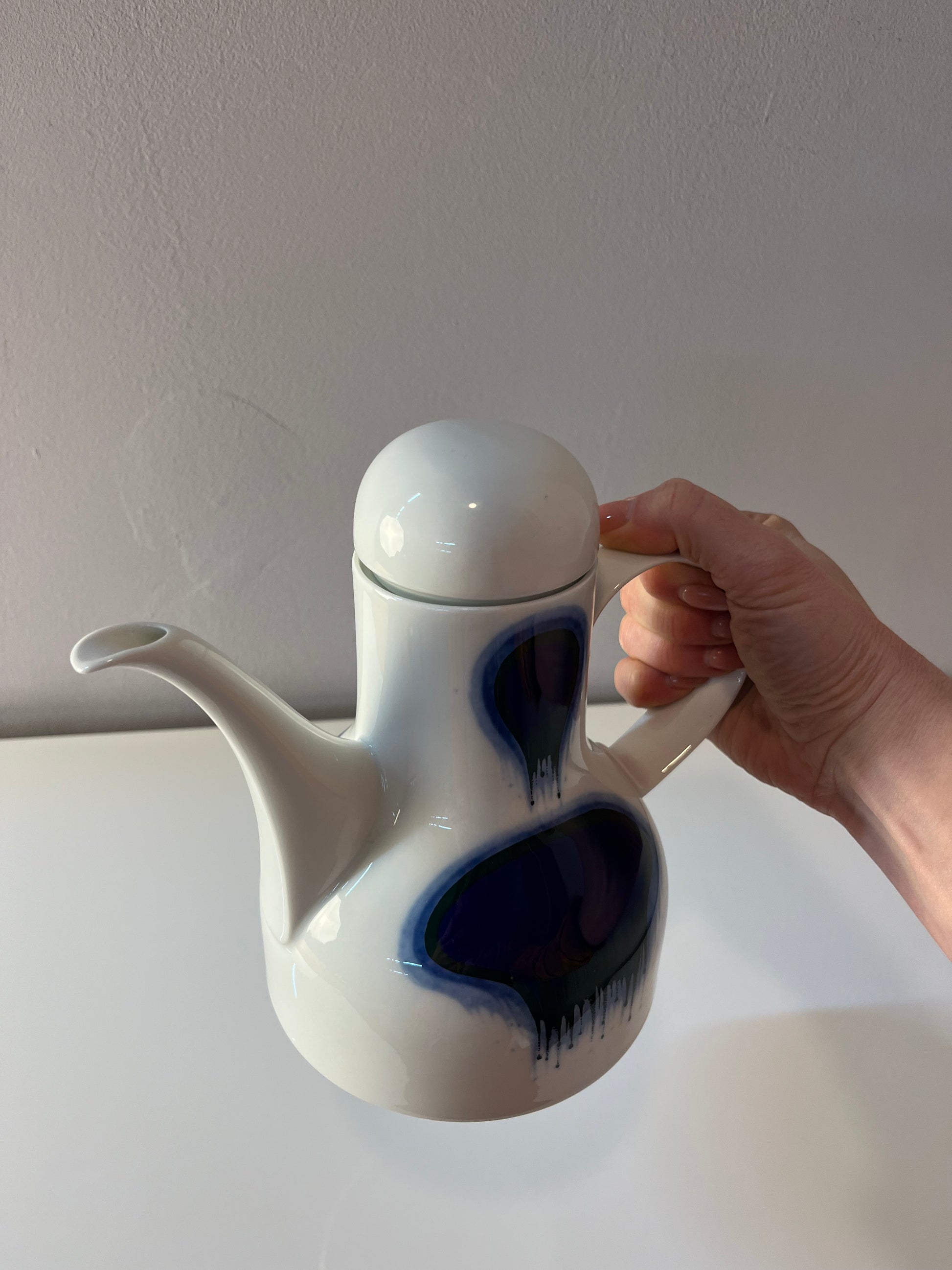 Kaffeekanne klein Form F Pop Art blau weiß von Fürstenberg