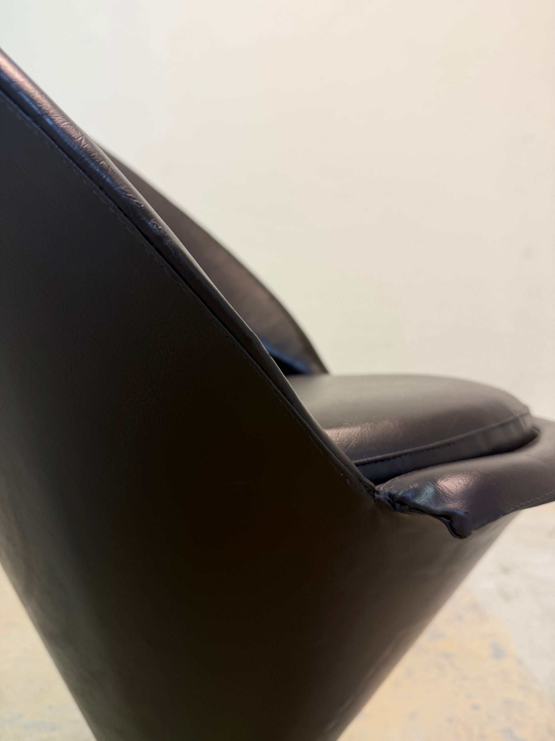 Cone Chair braunes Kunstleder von Verner Panton