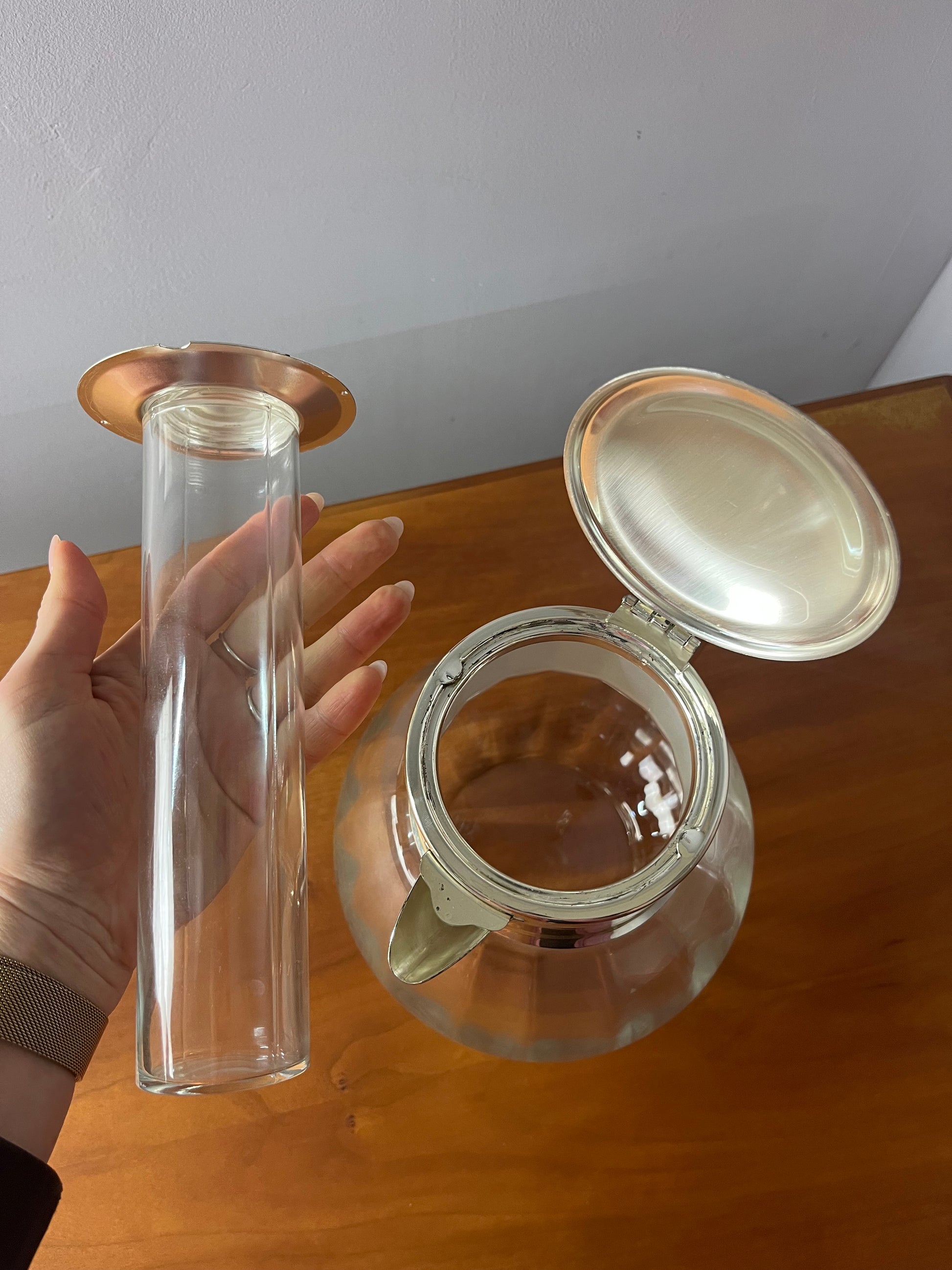 Karaffe mit Eiskühler und Silberdeckel