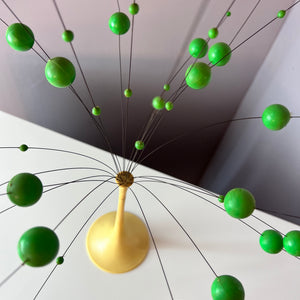 Kinetische Kugelbaum Skulptur Atome creme grün