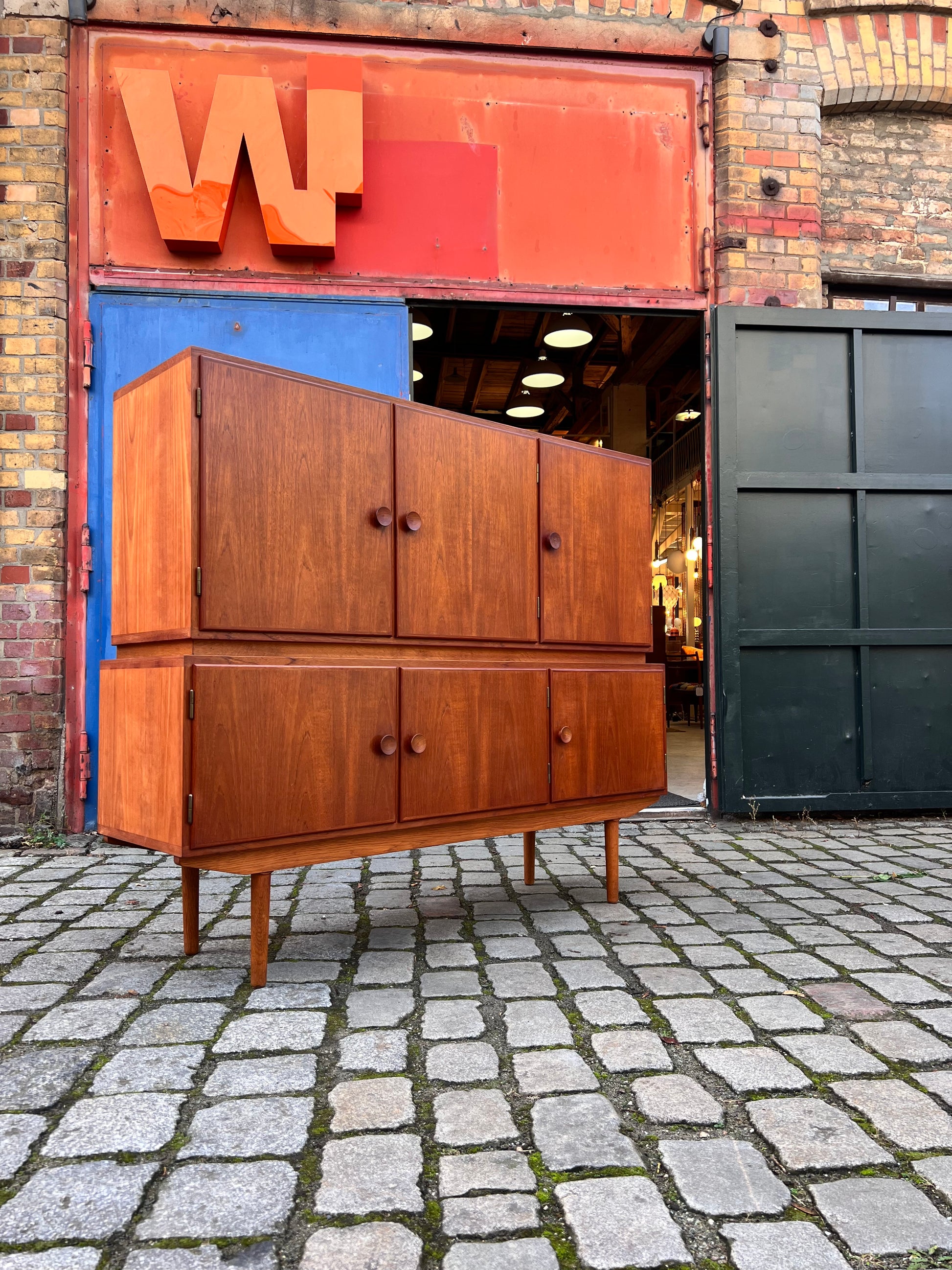 Highboard Teak mit runden Griffen