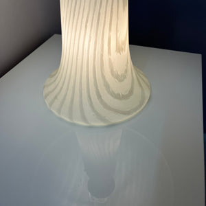 Pilzlampe weiß mit Zebramuster von Peill & Putzler