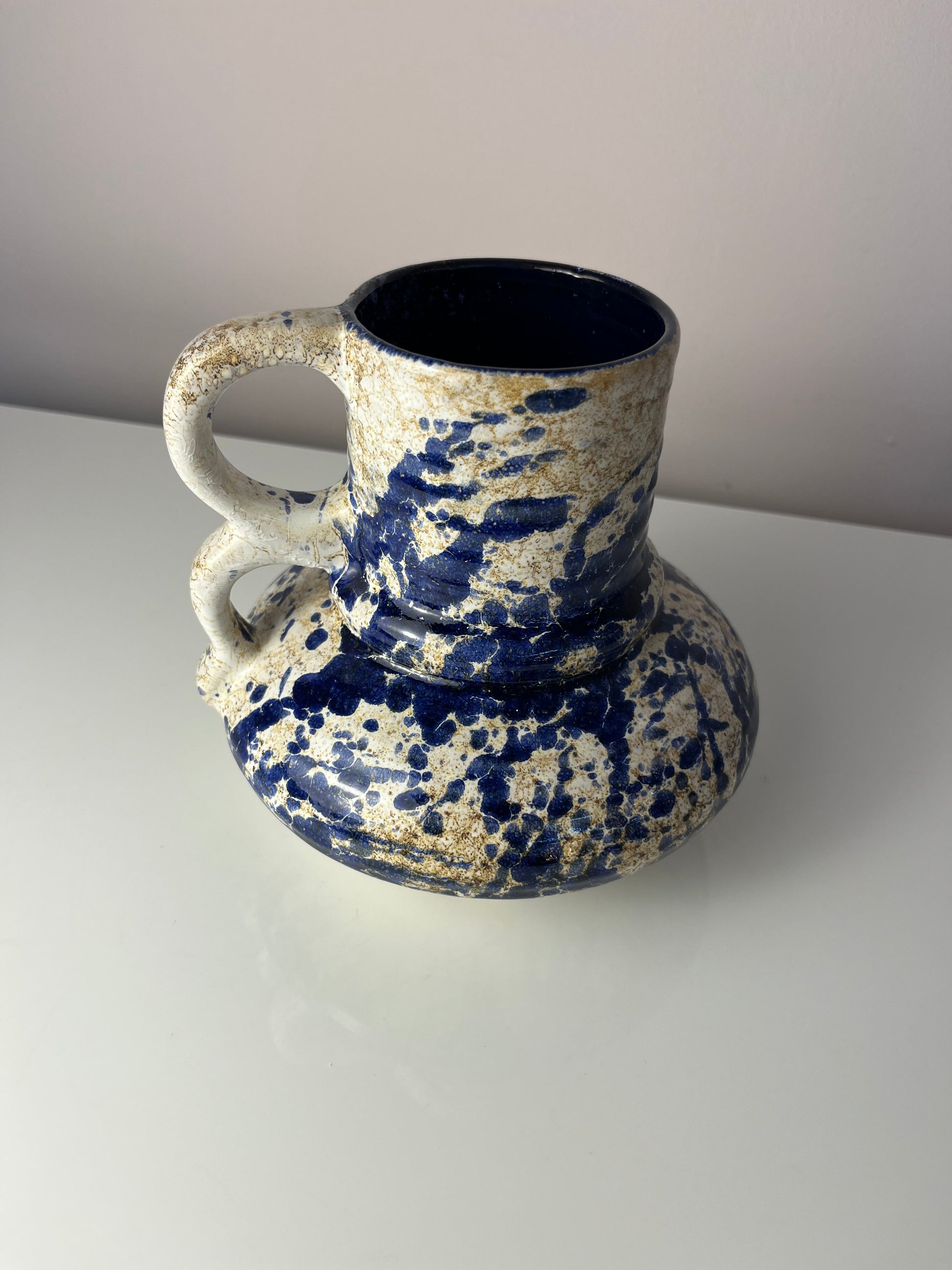 Karaffe blau gesprenkelt von Marei Keramik