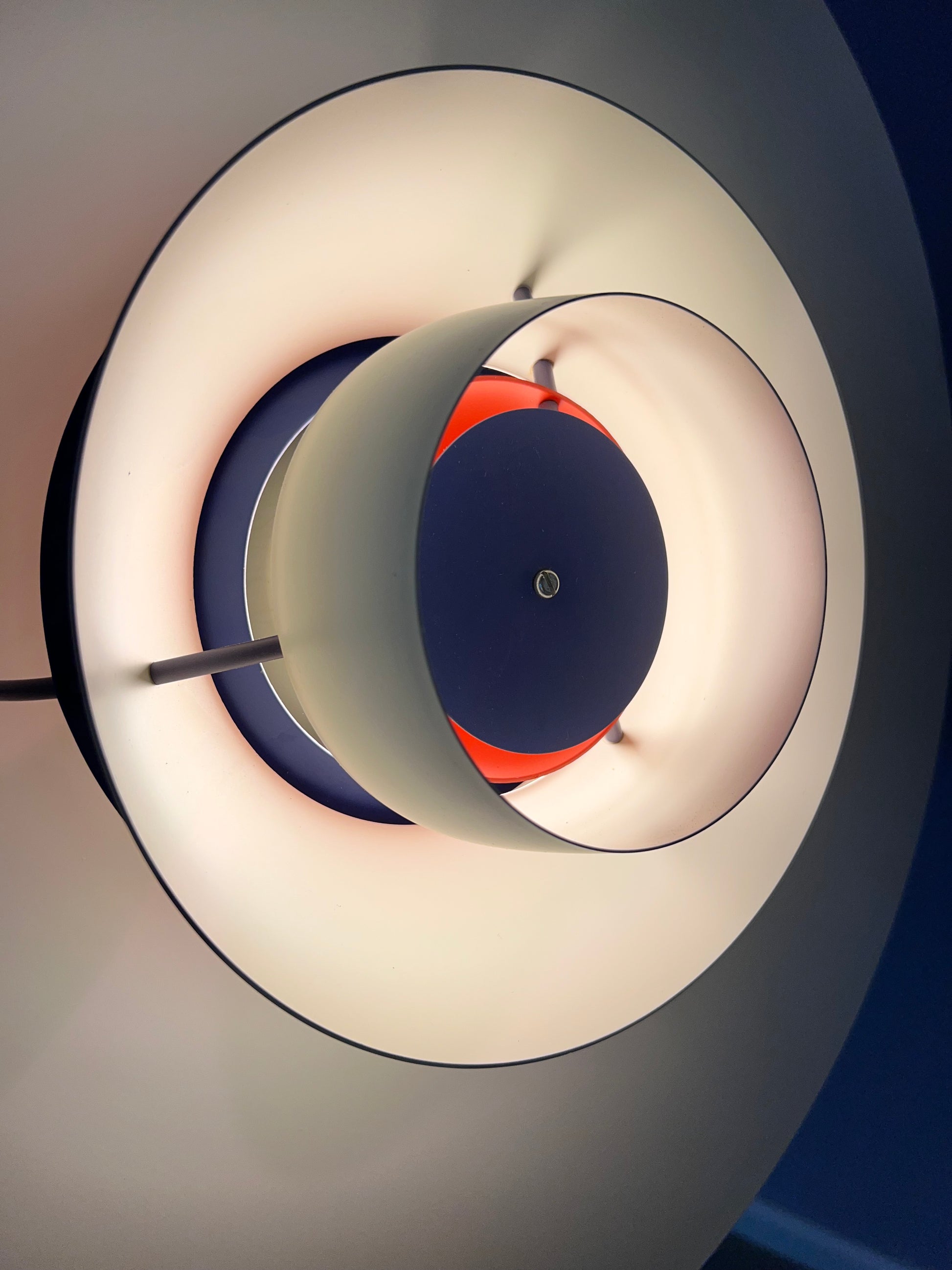 Lamellenlampe PH5 weiß blau von Poul Henningsen für Louis Poulsen
