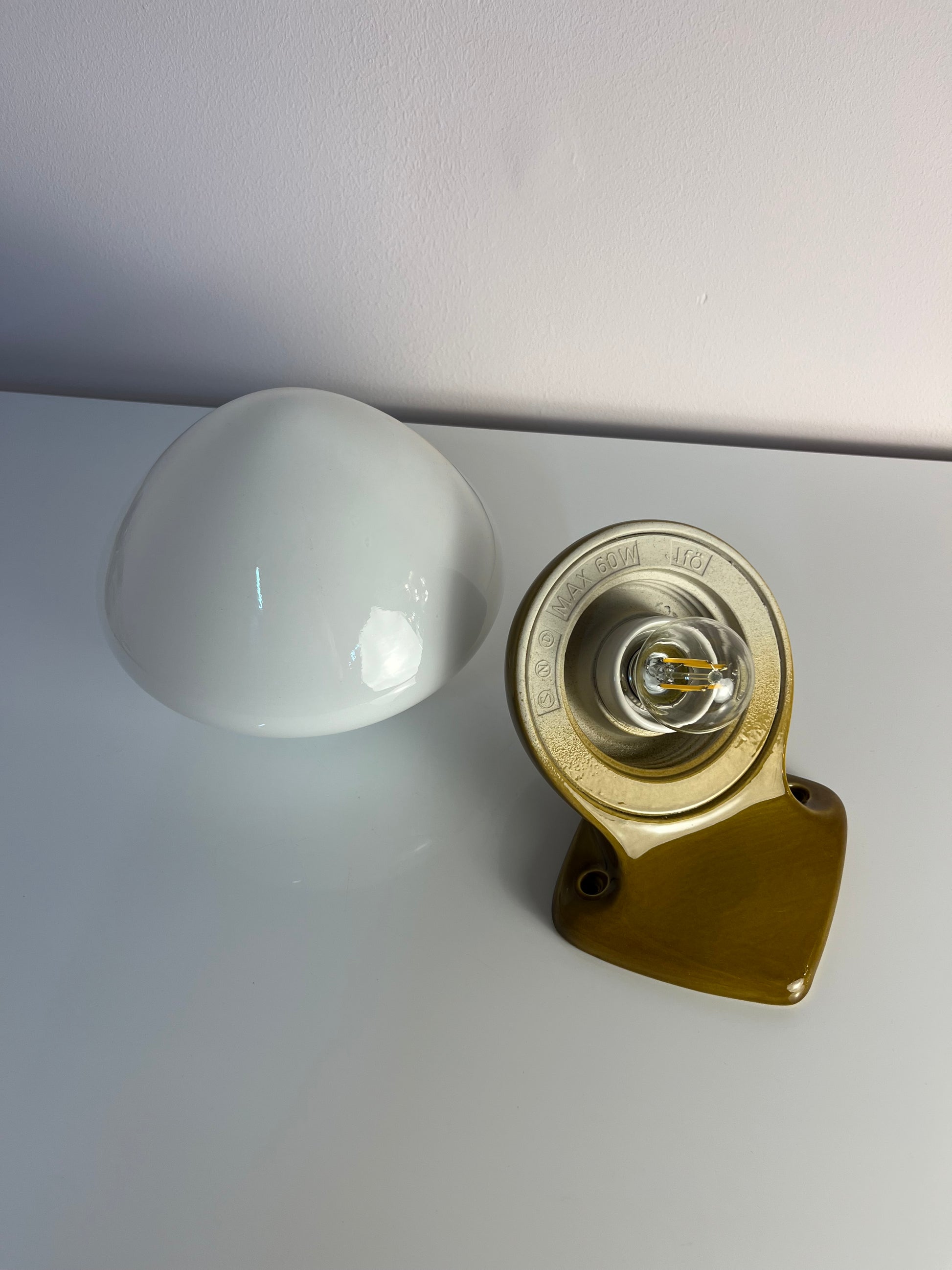 Wandlampe Modell 6030 oliv von Sigvard Bernadotte für Ifö