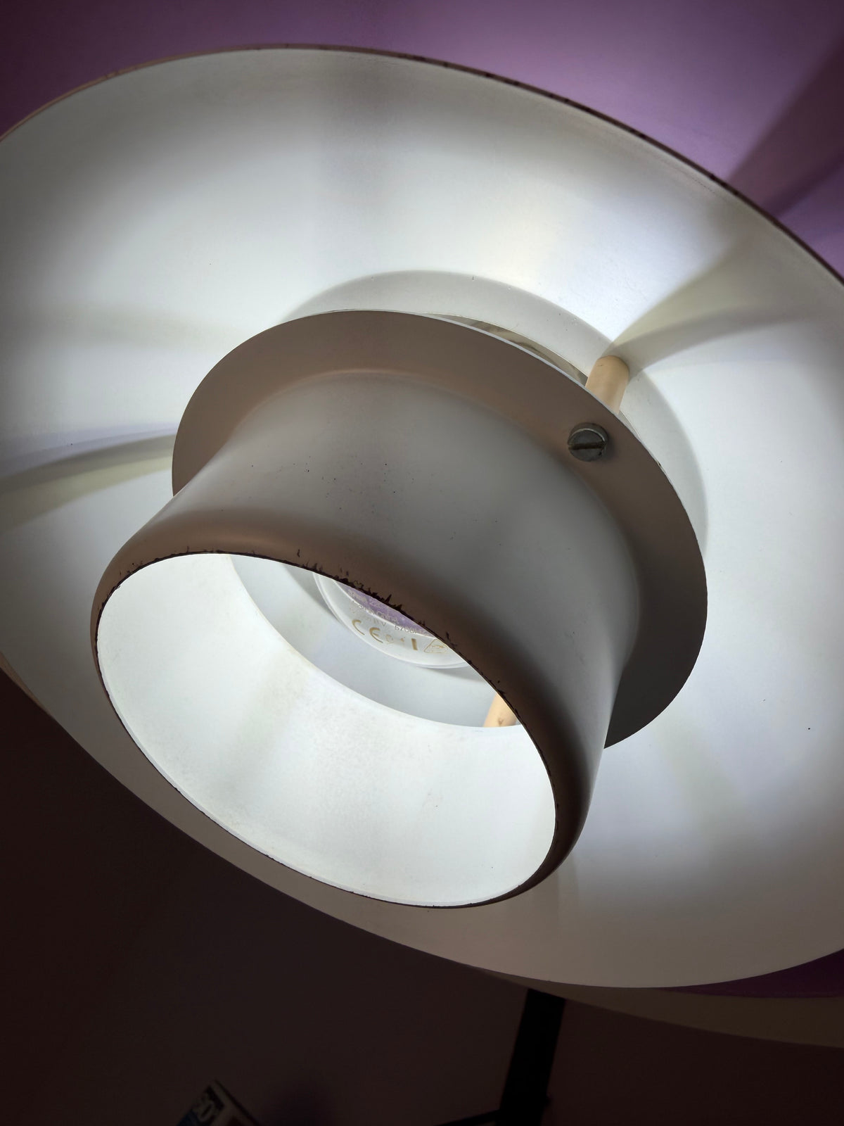 Lamellenlampe weiß lila von Formlight