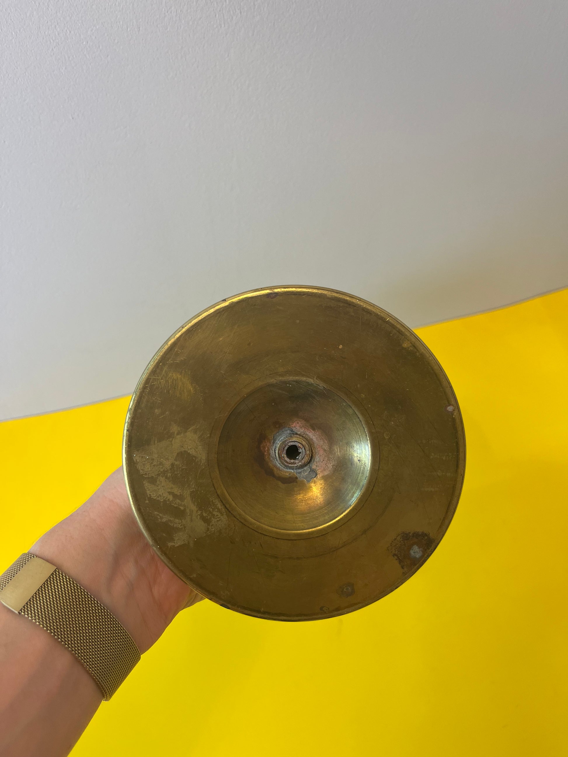 Hoher Kerzenständer aus Messing