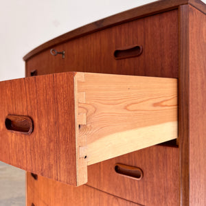 Halbrunde Kommode Teak mit Schloss aus Dänemark