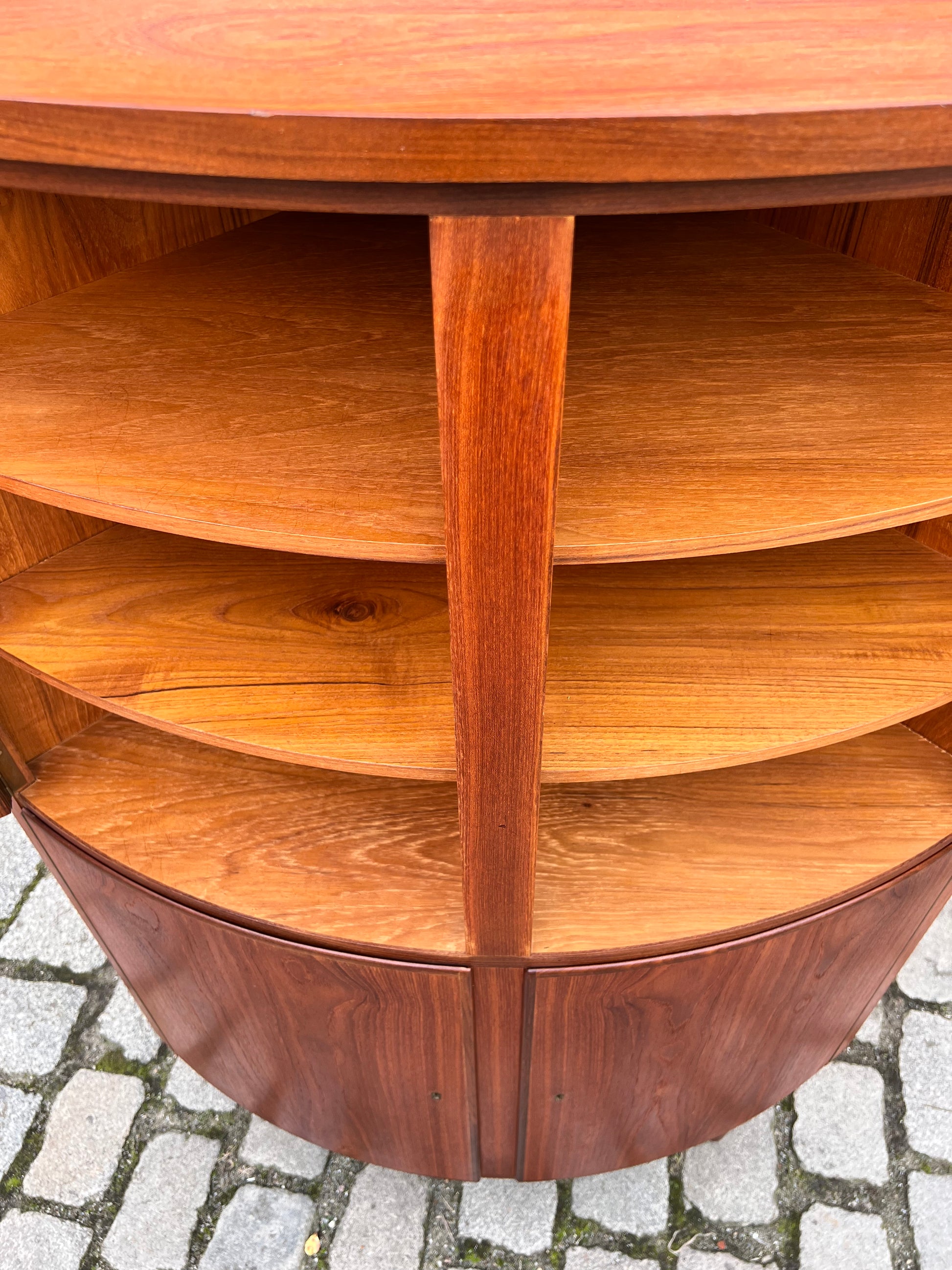 Eckschrank Teak mit Schloss aus Dänemark