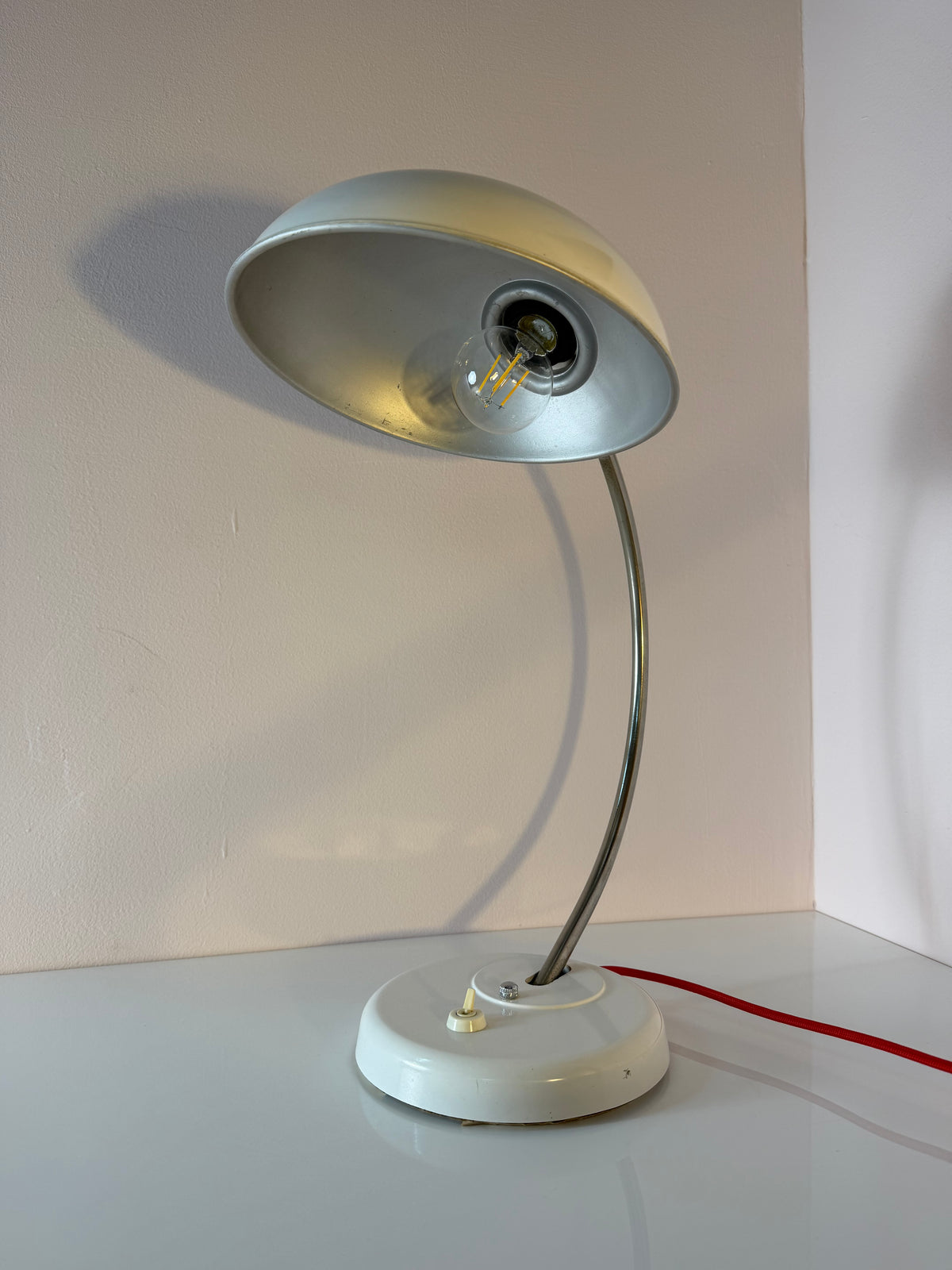 Schreibtischlampe weiß Metall von Helion - VEB Leuchtenbau Arnstadt
