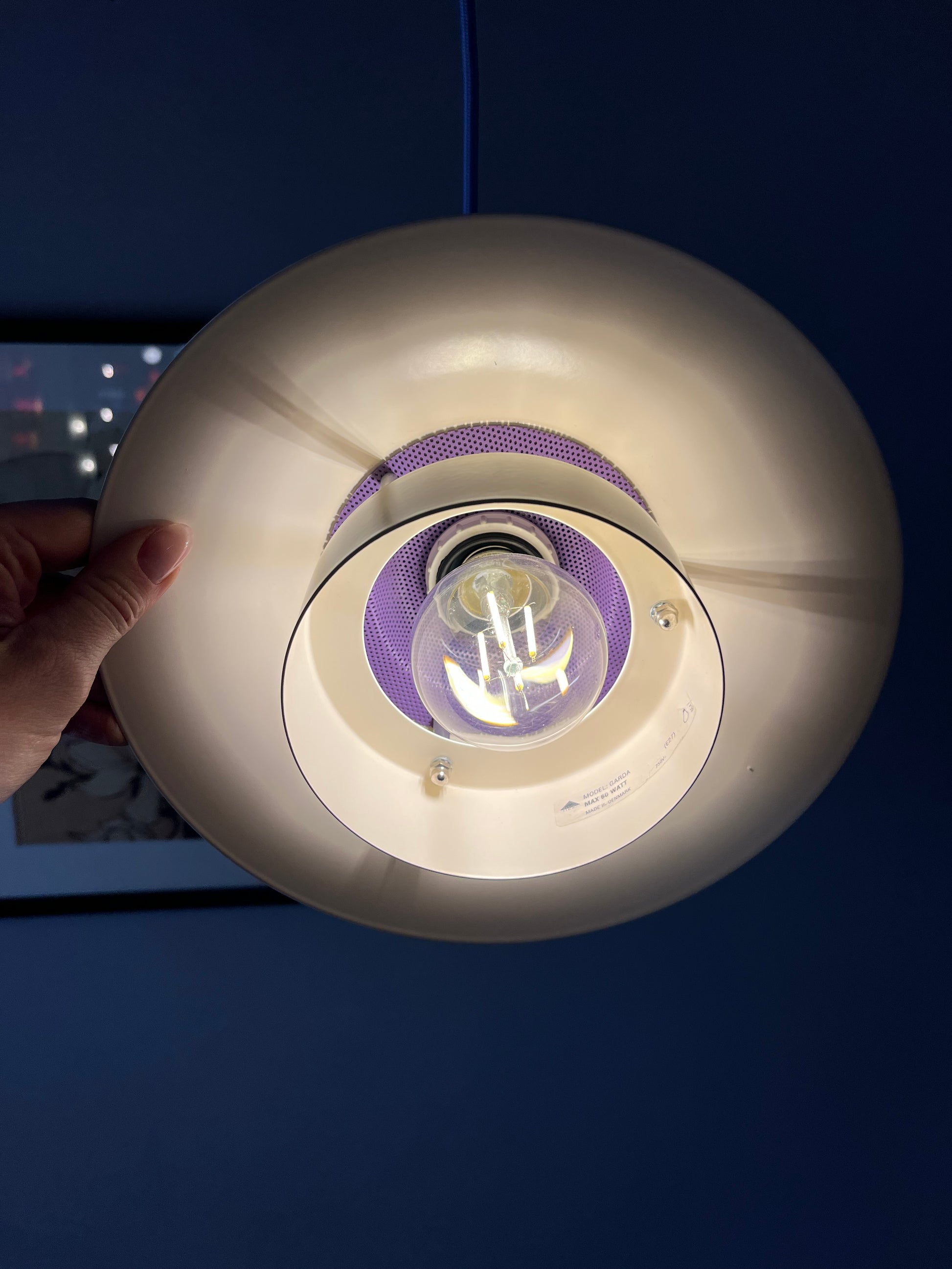 Lamellenlampe Modell Garda lila weiß von Design Light