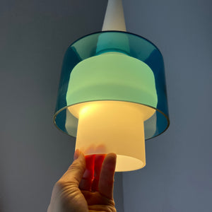 Hängelampe blau weiß Opalglas von Hyllinge Glasbruk